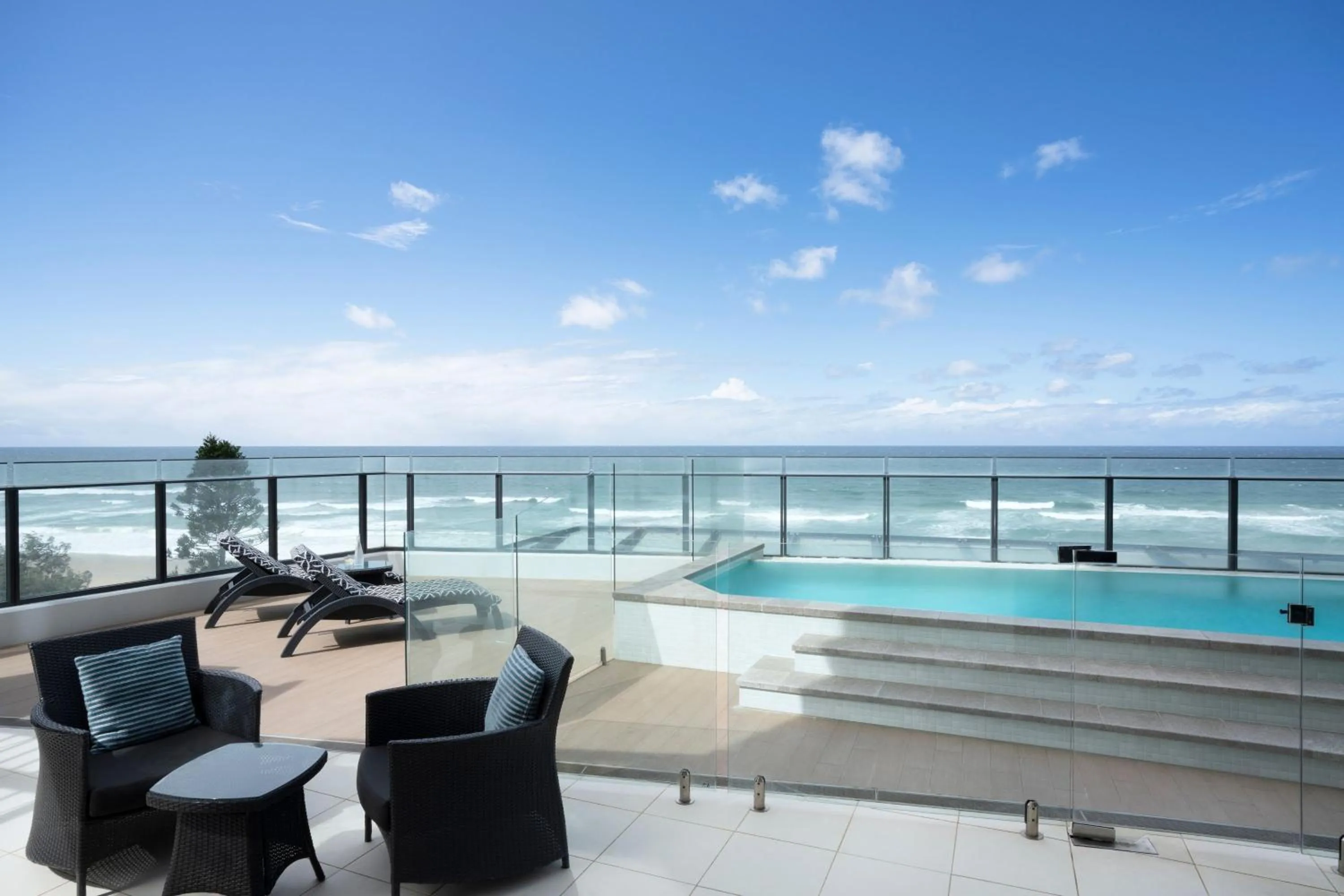 Swimming pool in Peppers Soul Surfers Paradise