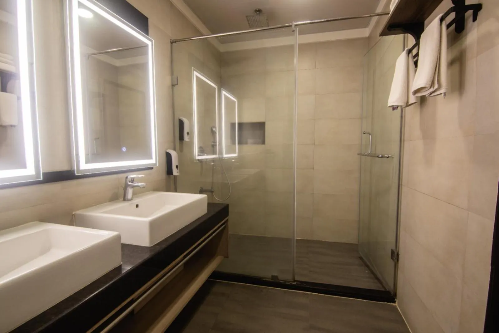 Toilet in Purple Cloud Hotel