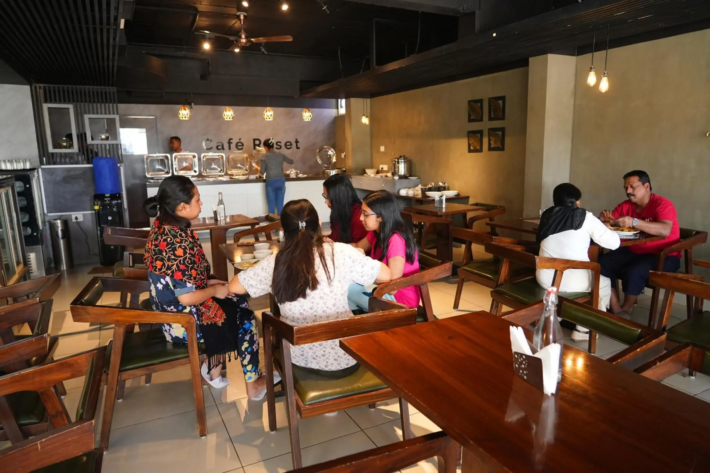 Restaurant/places to eat in Purple Cloud Hotel Restaurant/places to eat in Purple Cloud Hotel