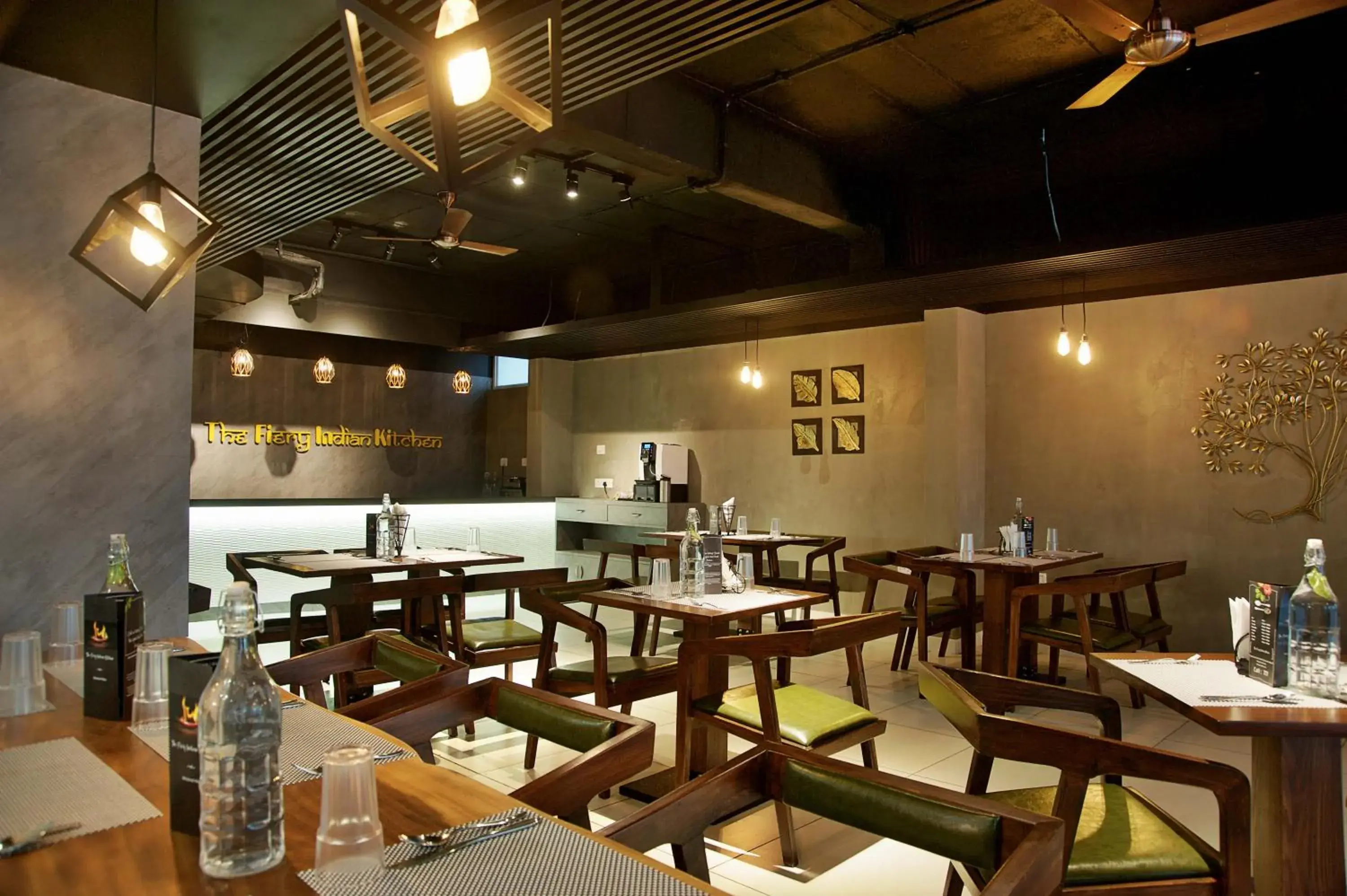 Restaurant/places to eat in Purple Cloud Hotel Restaurant/places to eat in Purple Cloud Hotel