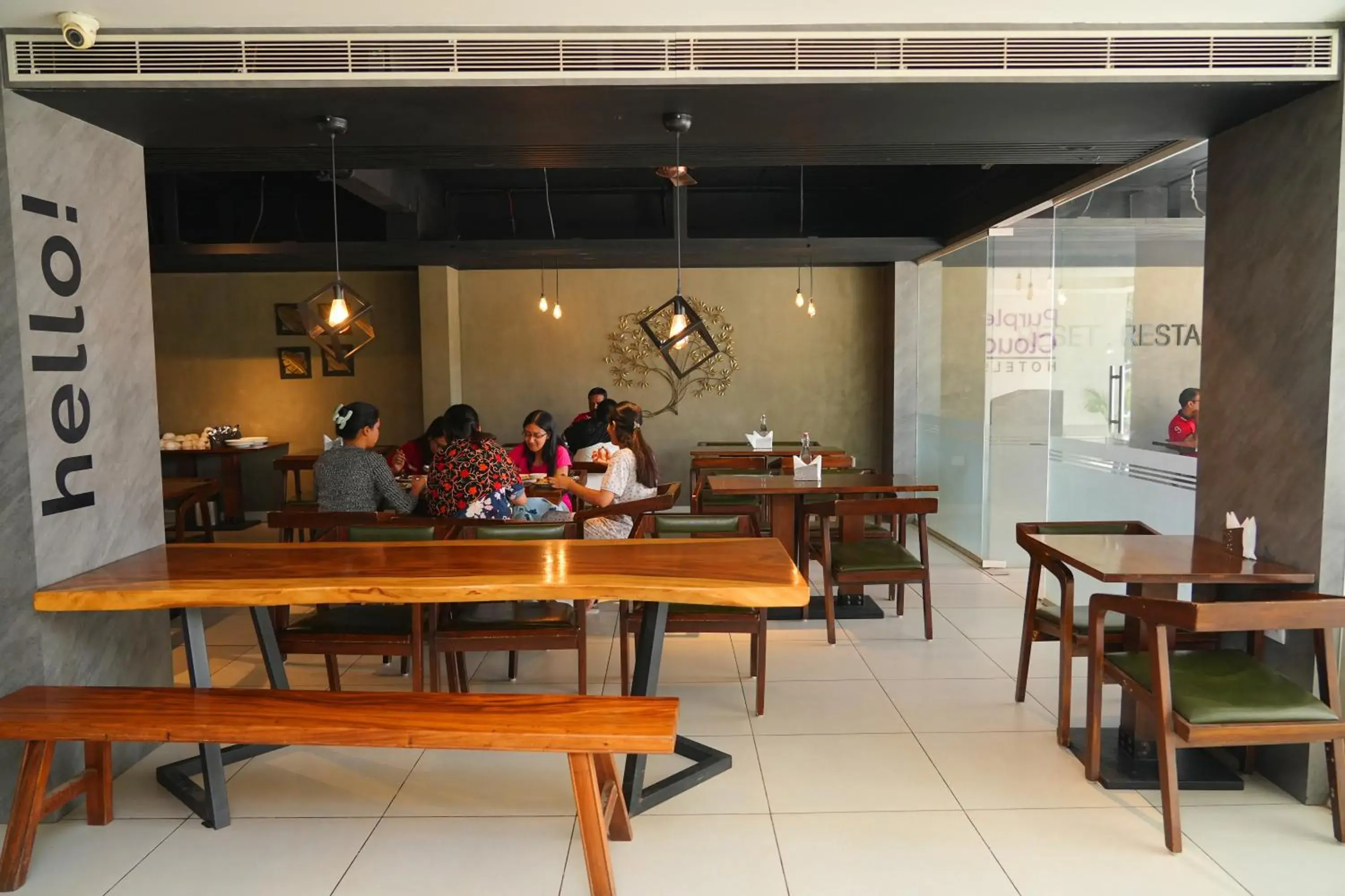 Restaurant/places to eat in Purple Cloud Hotel Restaurant/places to eat in Purple Cloud Hotel