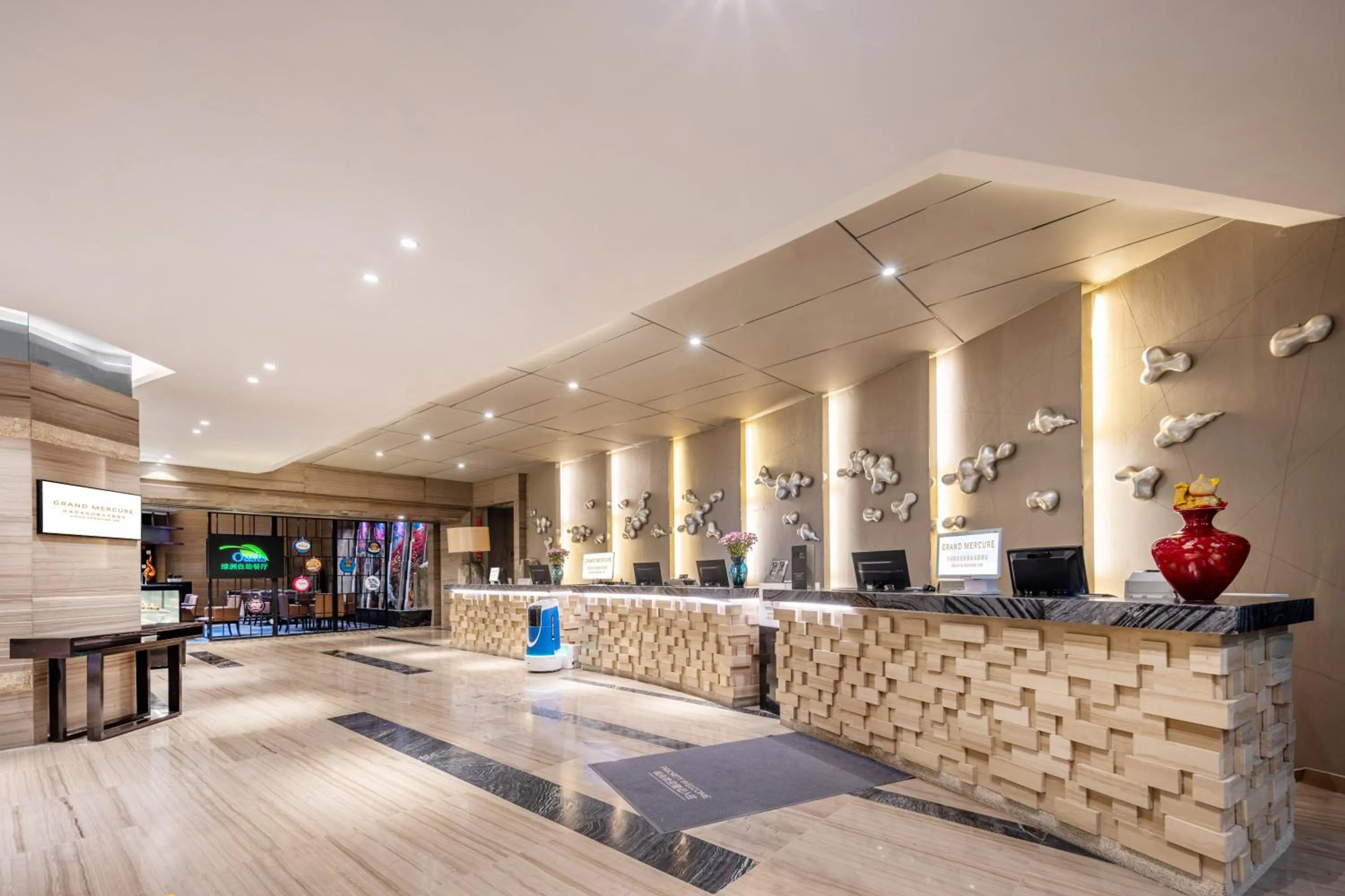 Lobby or reception in Grand Mercure Jinan Sunshine
