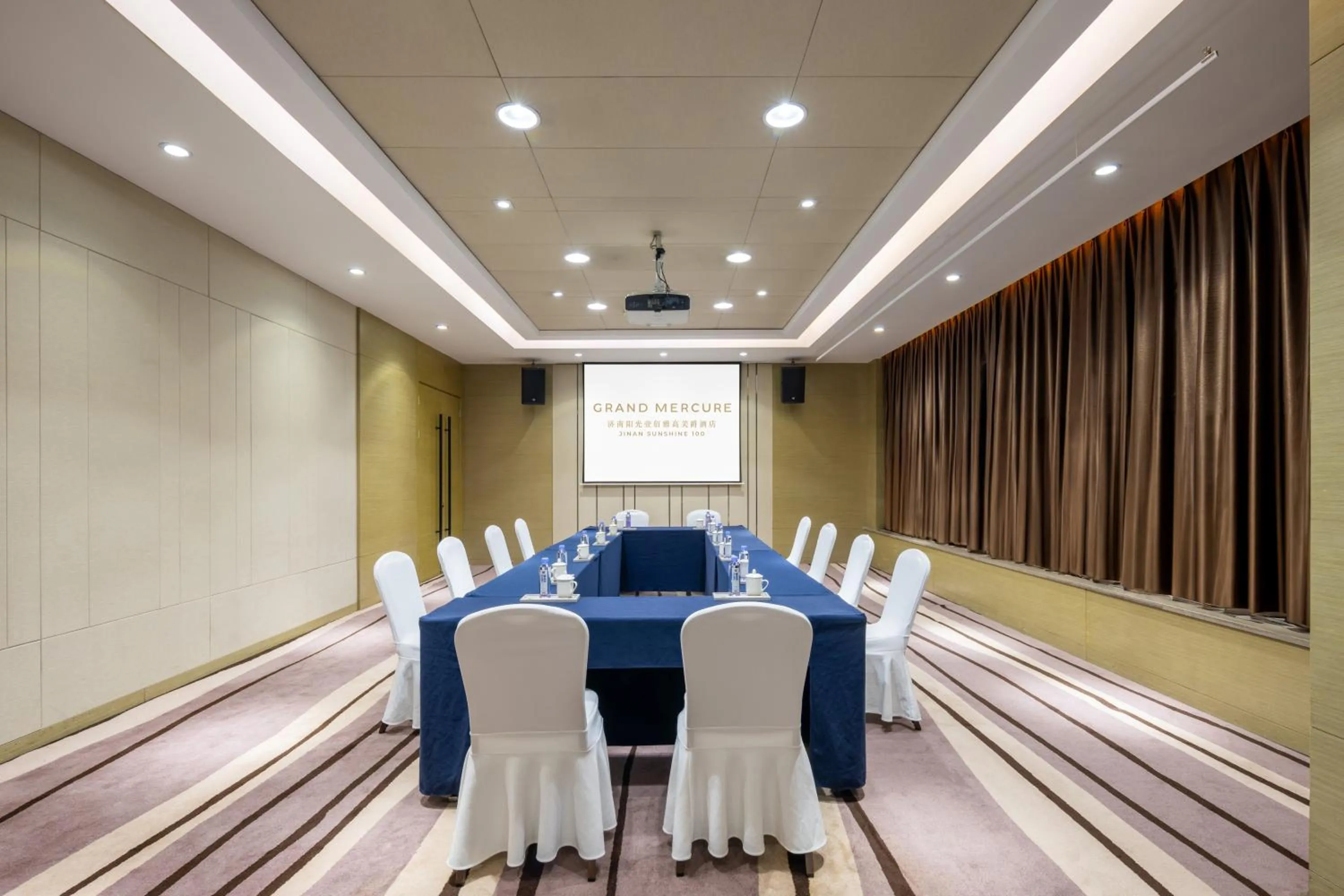 Meeting/conference room in Grand Mercure Jinan Sunshine