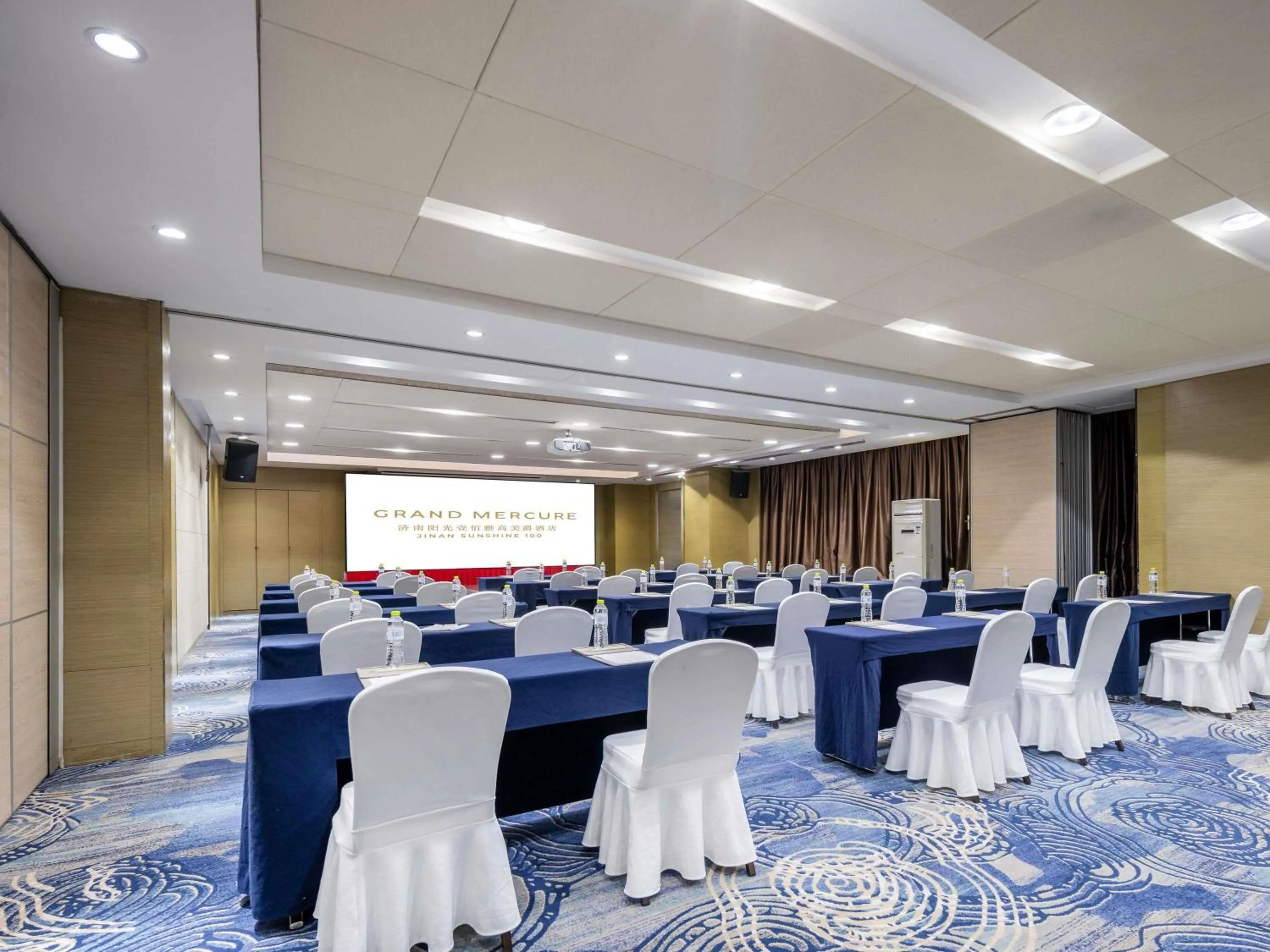 Meeting/conference room in Grand Mercure Jinan Sunshine