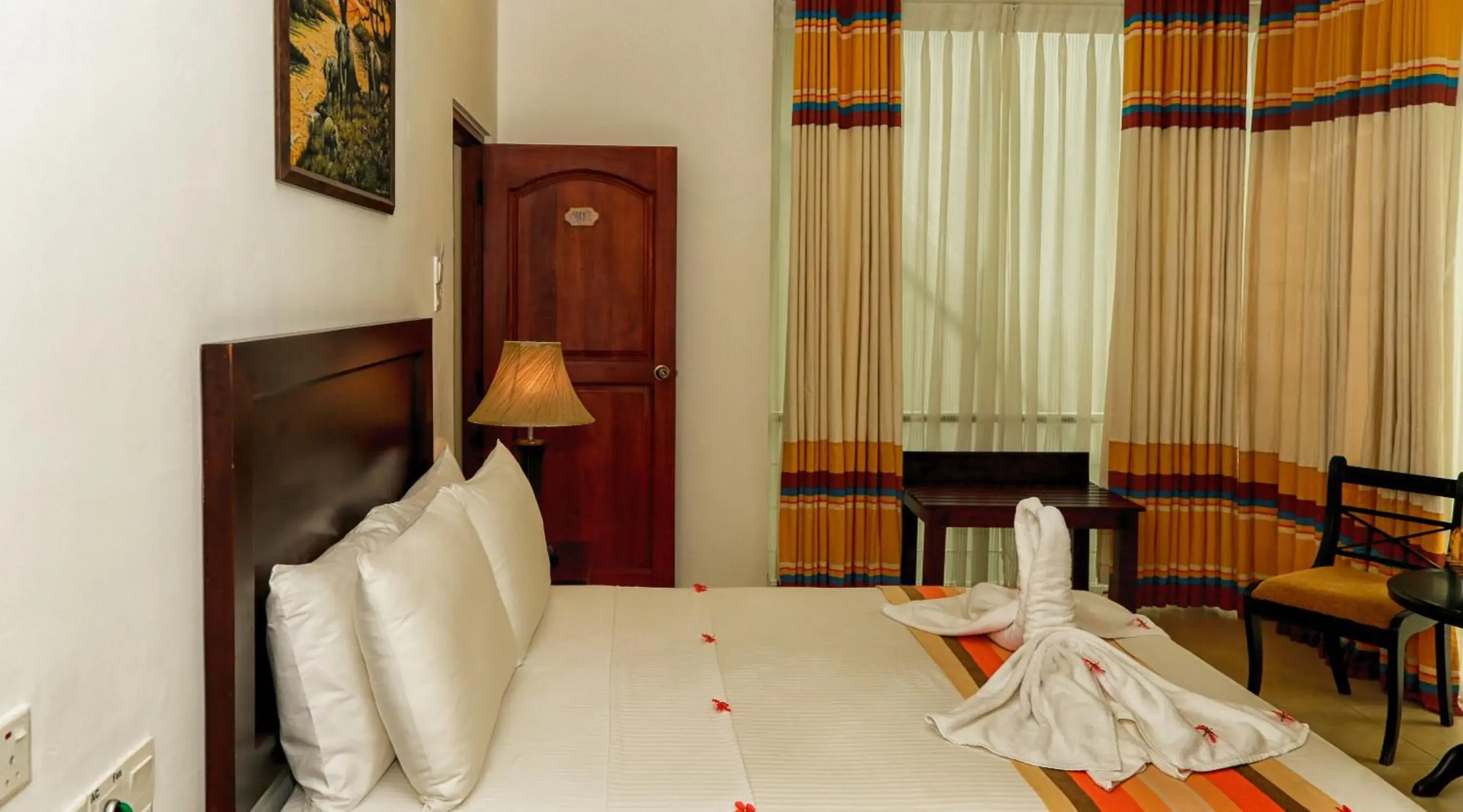 Photo of the whole room, Bed in Oak Ray Serene Garden Hotel Photo of the whole room, Bed in Oak Ray Serene Garden Hotel