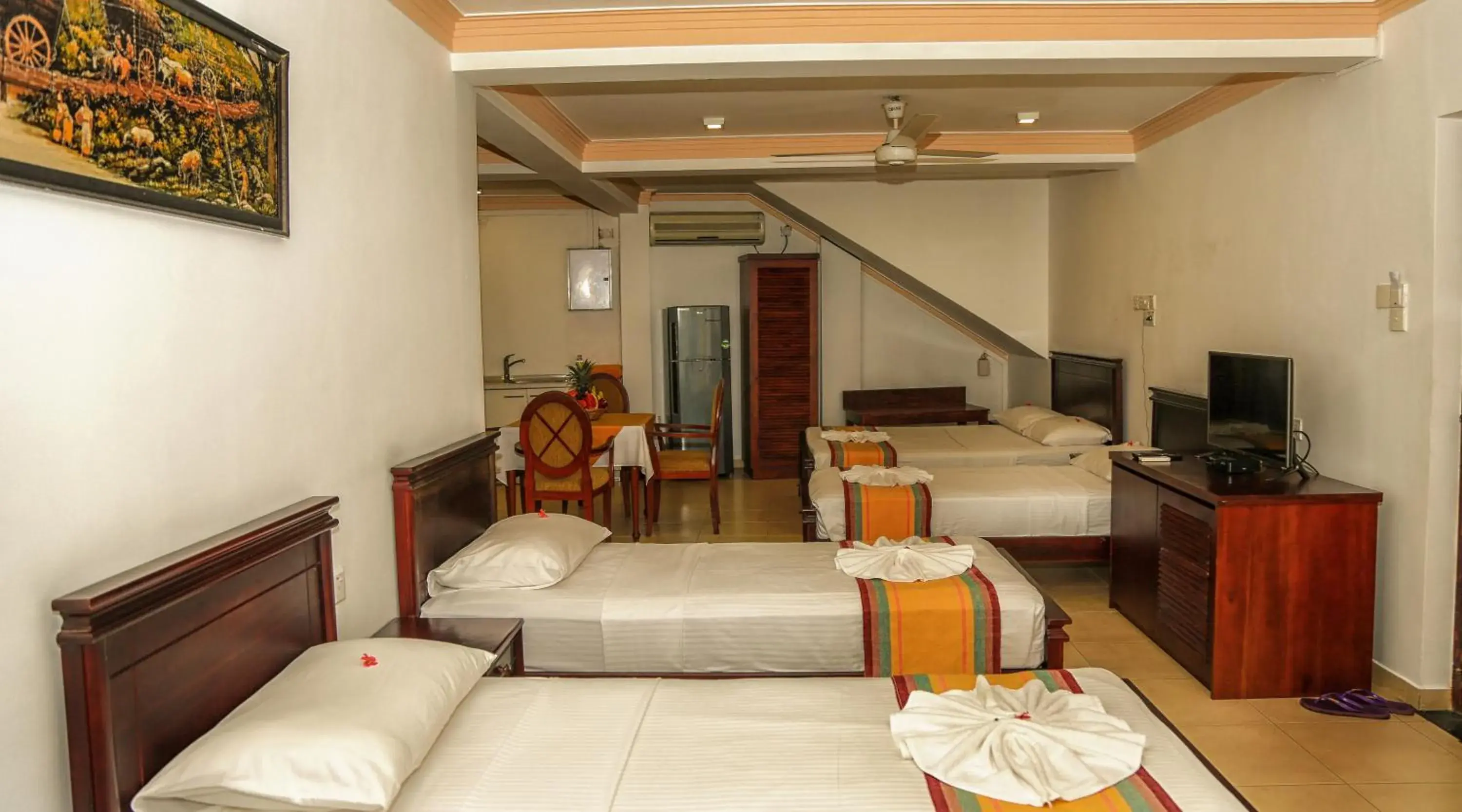 Bedroom, Bed in Oak Ray Serene Garden Hotel Bedroom, Bed in Oak Ray Serene Garden Hotel