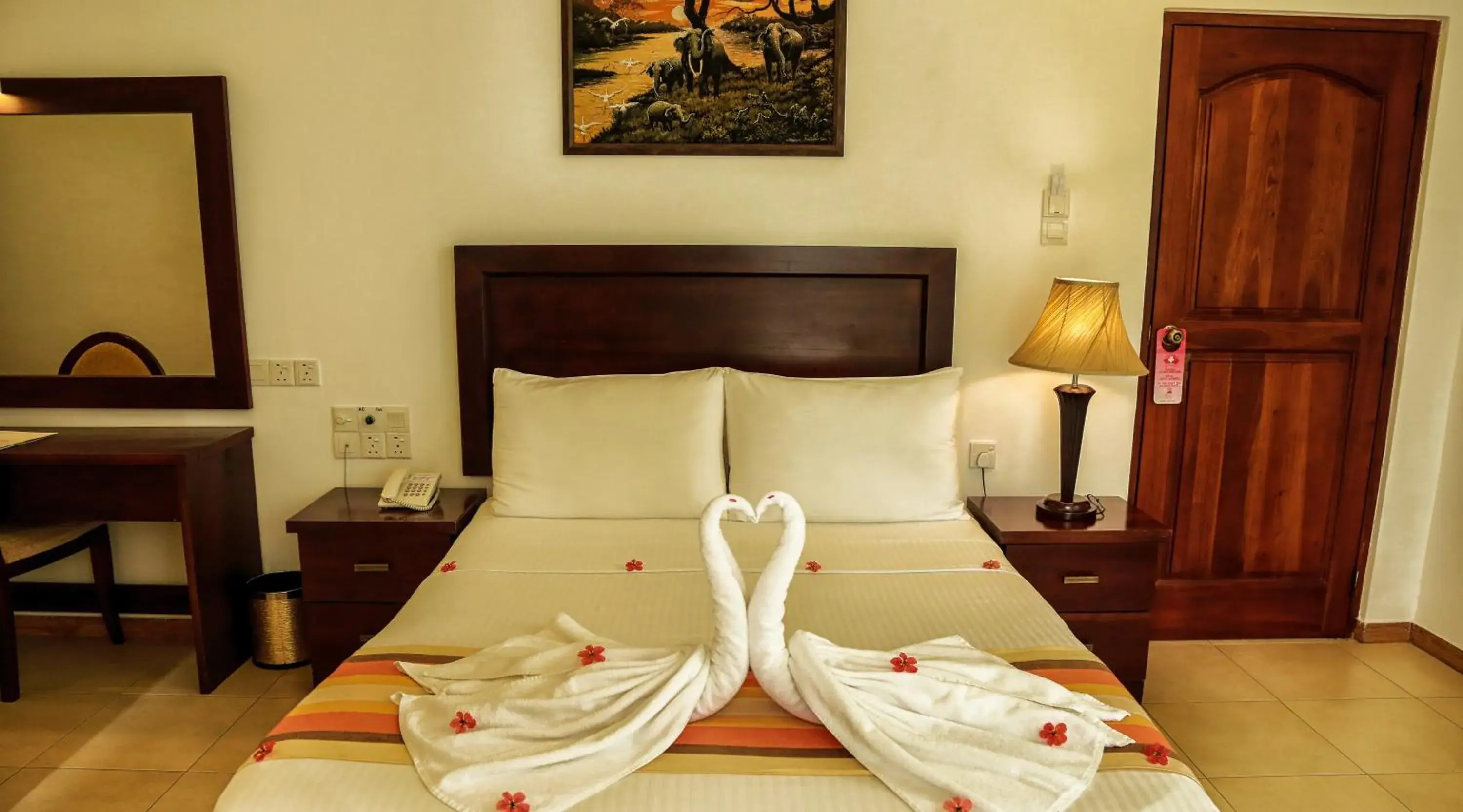 Photo of the whole room, Bed in Oak Ray Serene Garden Hotel Photo of the whole room, Bed in Oak Ray Serene Garden Hotel