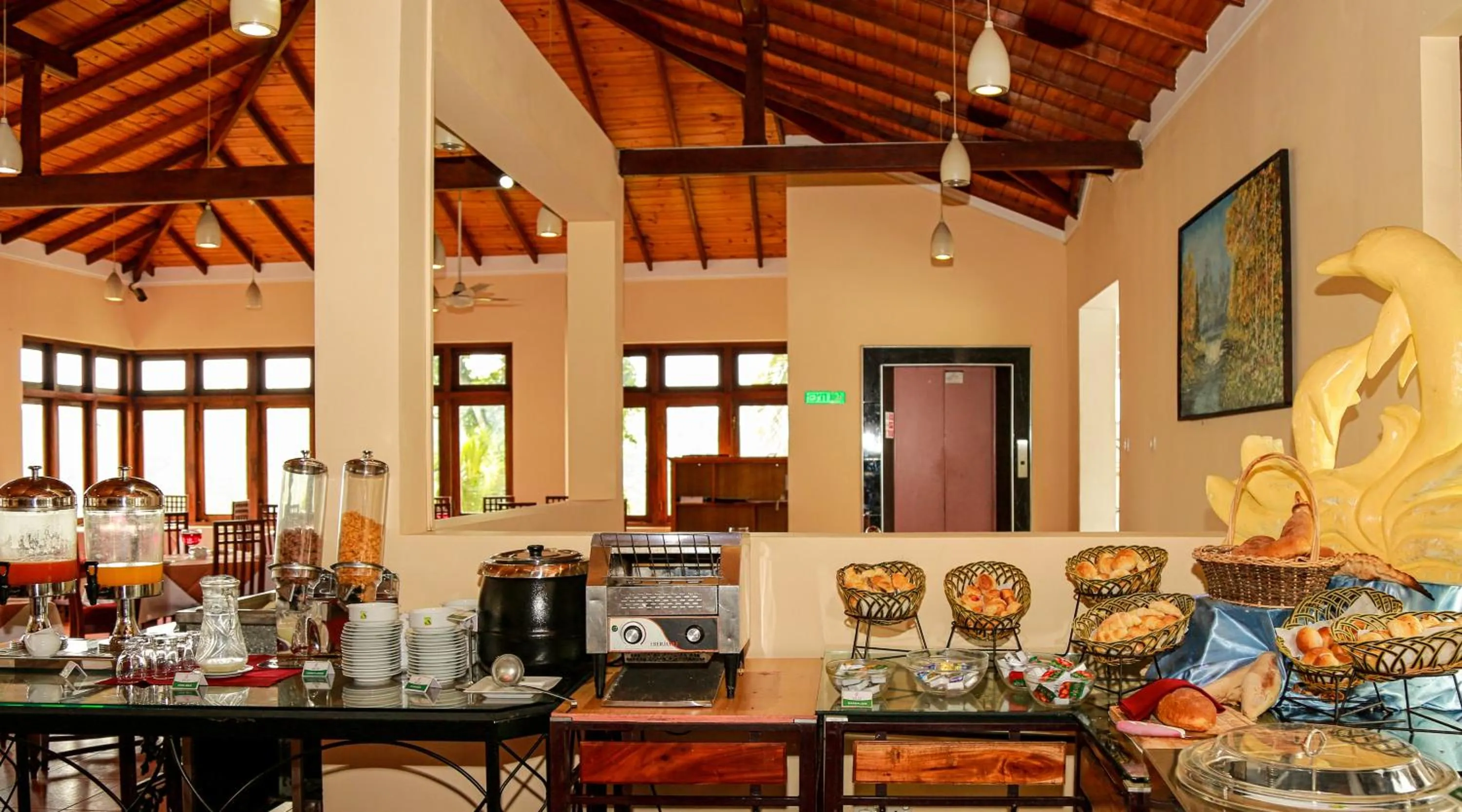 Continental breakfast in Oak Ray Serene Garden Hotel