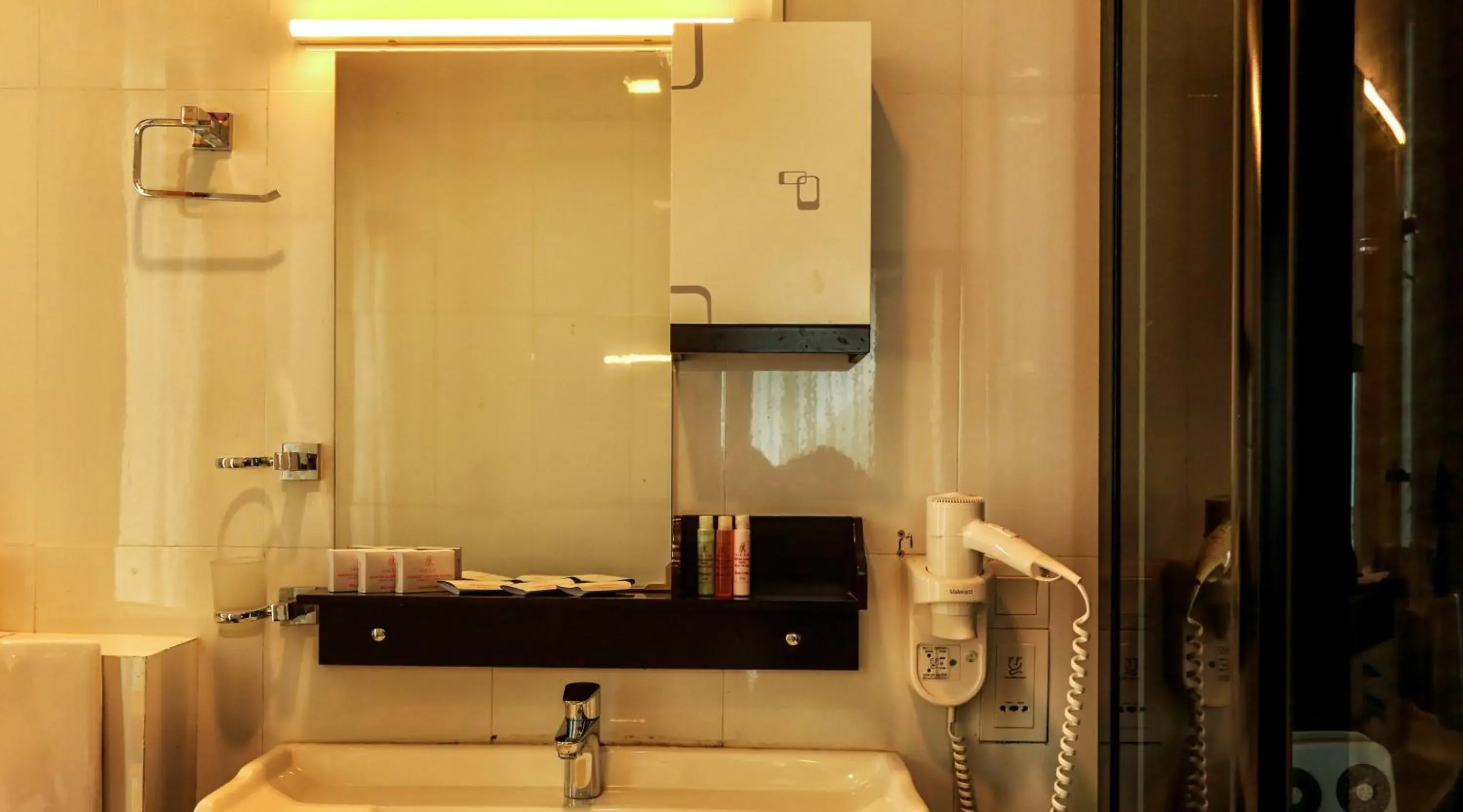 Bathroom in Oak Ray Serene Garden Hotel Bathroom in Oak Ray Serene Garden Hotel