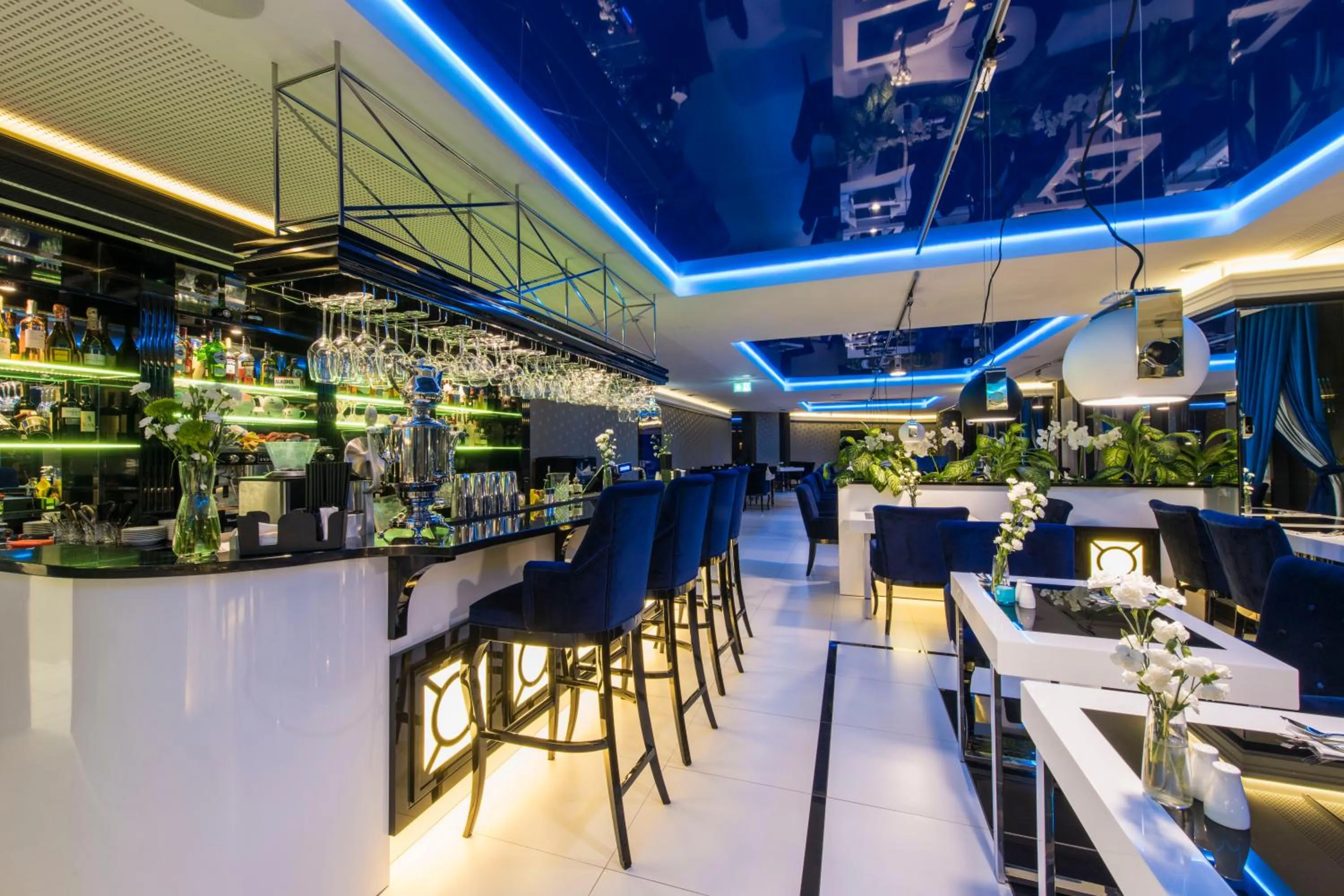 Restaurant/places to eat in Varsovia Apartamenty Kasprzaka