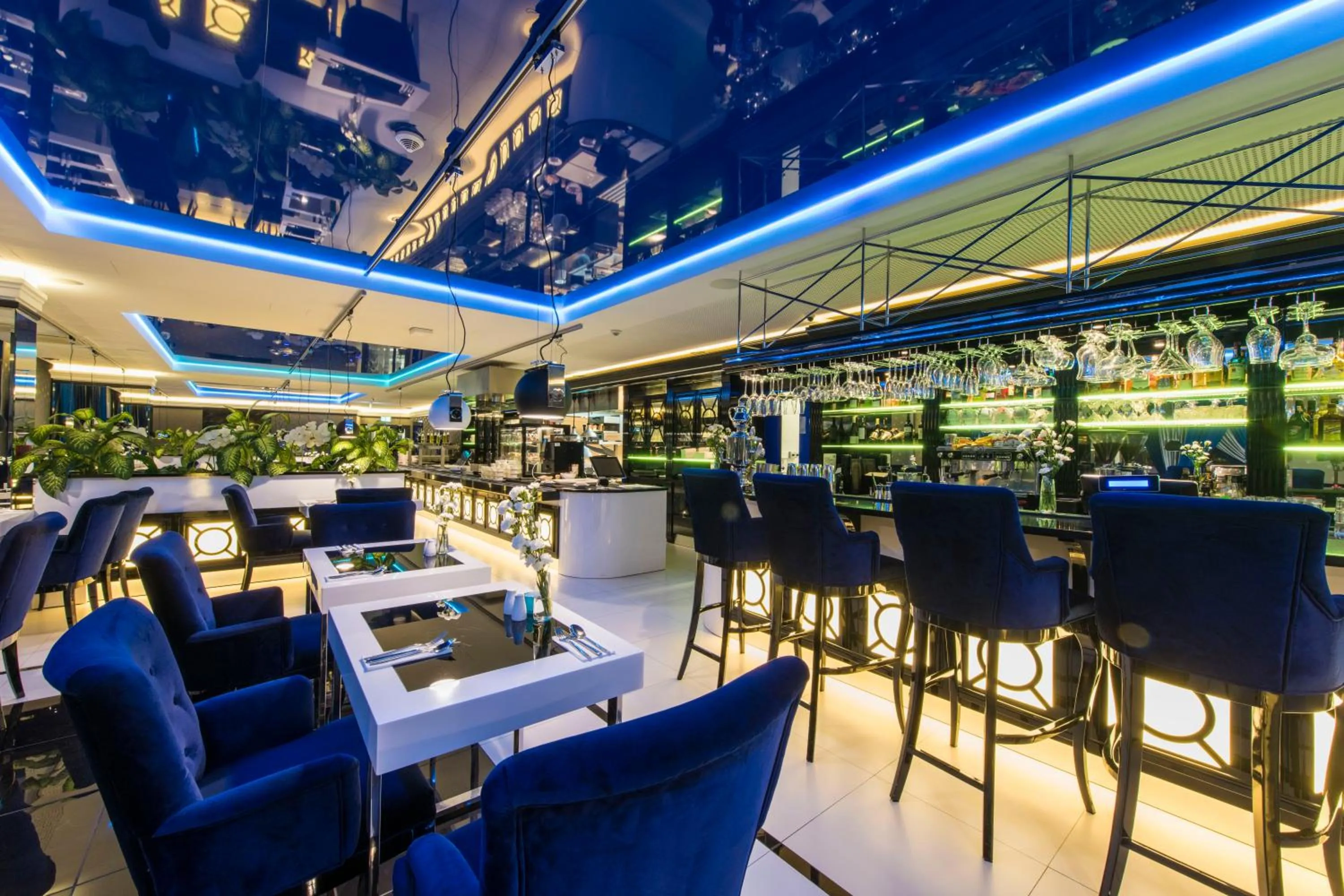 Restaurant/places to eat in Varsovia Apartamenty Kasprzaka