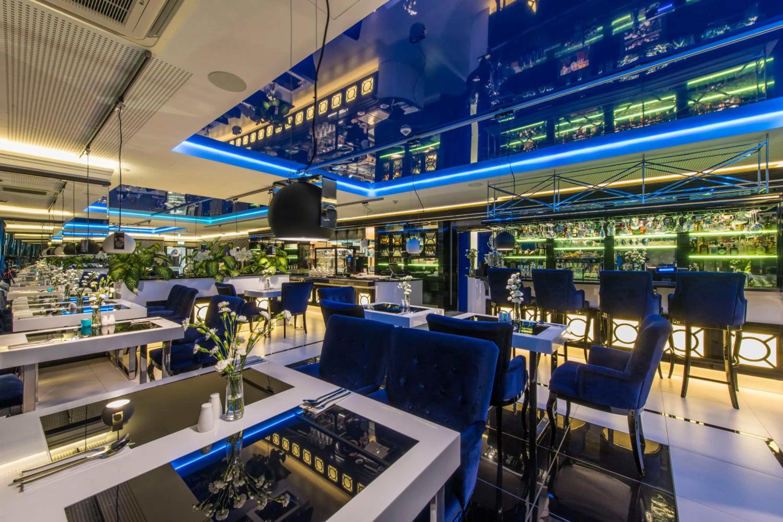 Restaurant/places to eat in Varsovia Apartamenty Kasprzaka