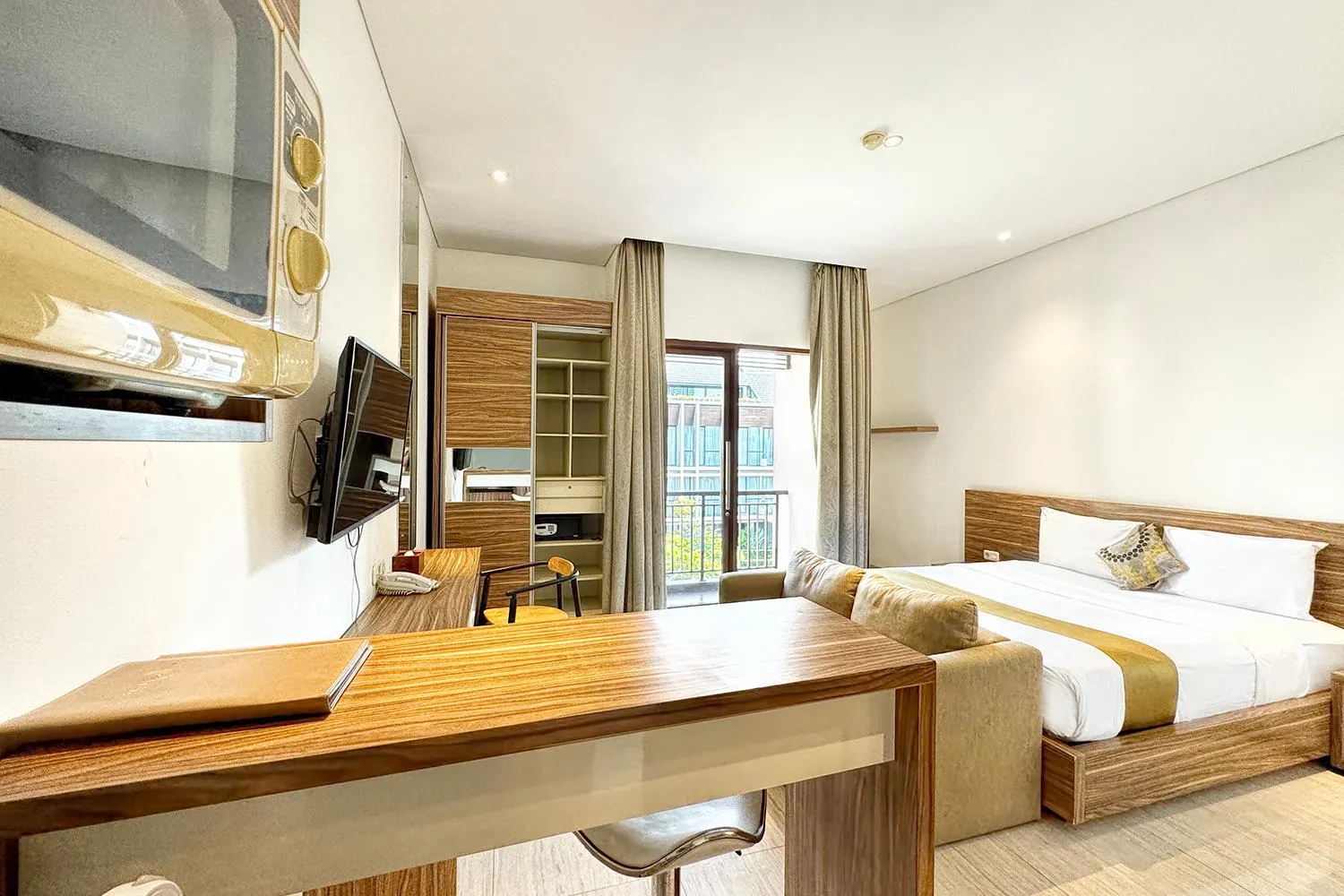 Photo of the whole room, Bed in Rasuna Icon Hotel