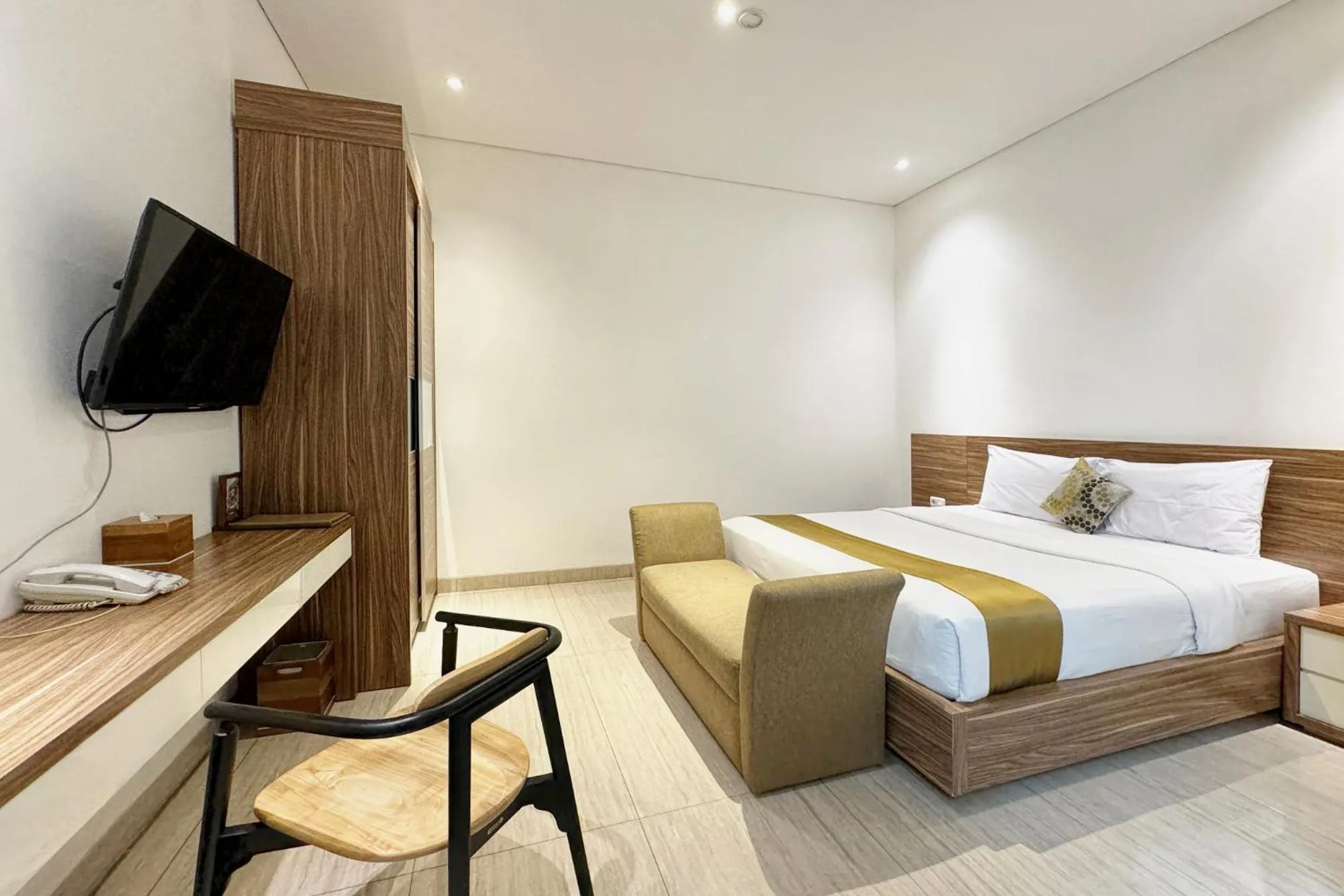 Photo of the whole room, Bed in Rasuna Icon Hotel