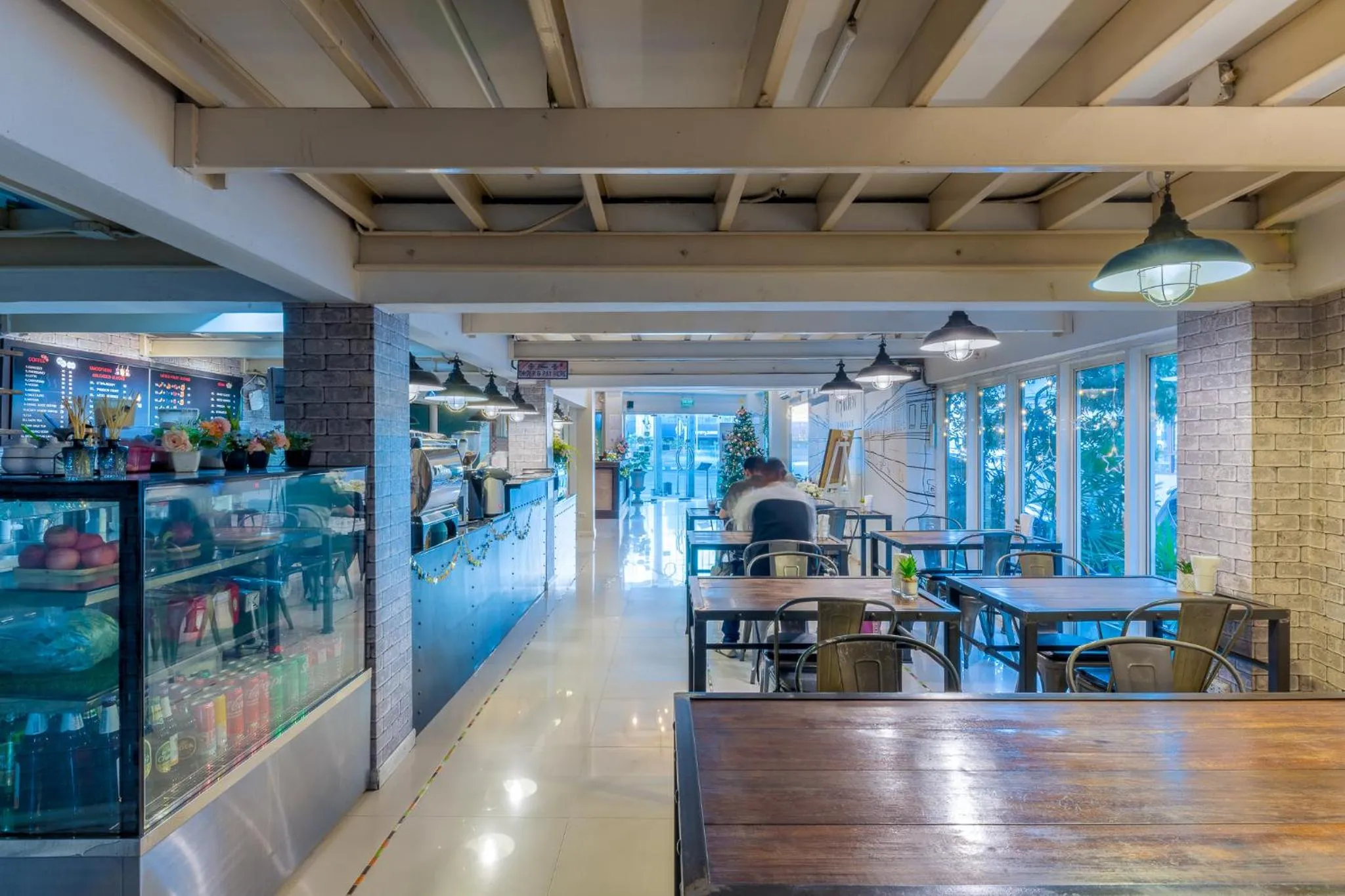 Restaurant/places to eat in At Hua Lamphong Hotel