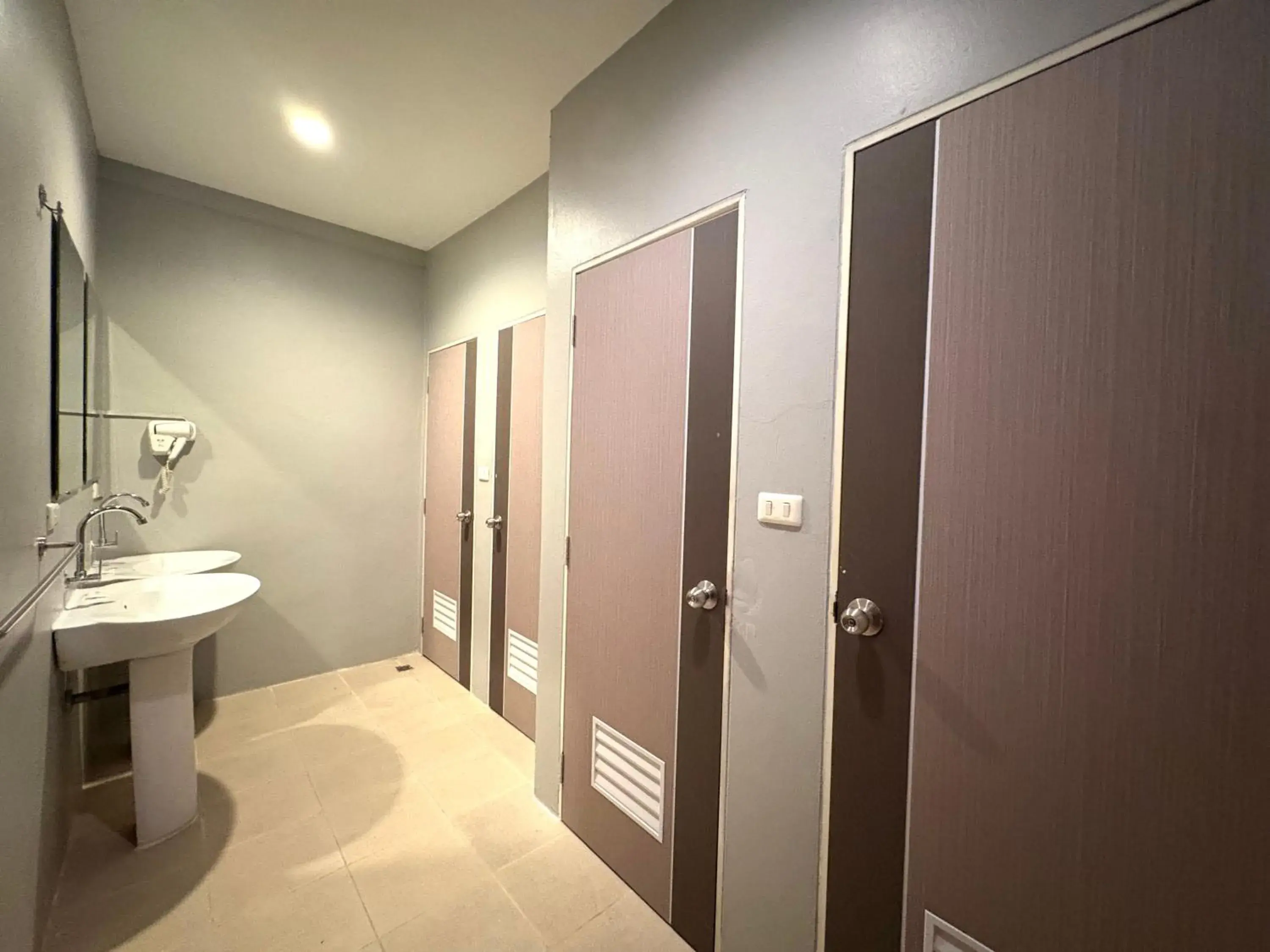 Family Room with Private Bathroom in At Hua Lamphong Hotel Family Room with Private Bathroom in At Hua Lamphong Hotel