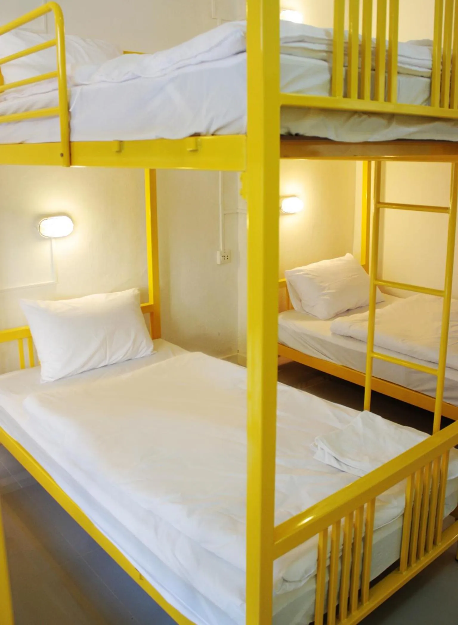 Bed in At Hua Lamphong Hotel