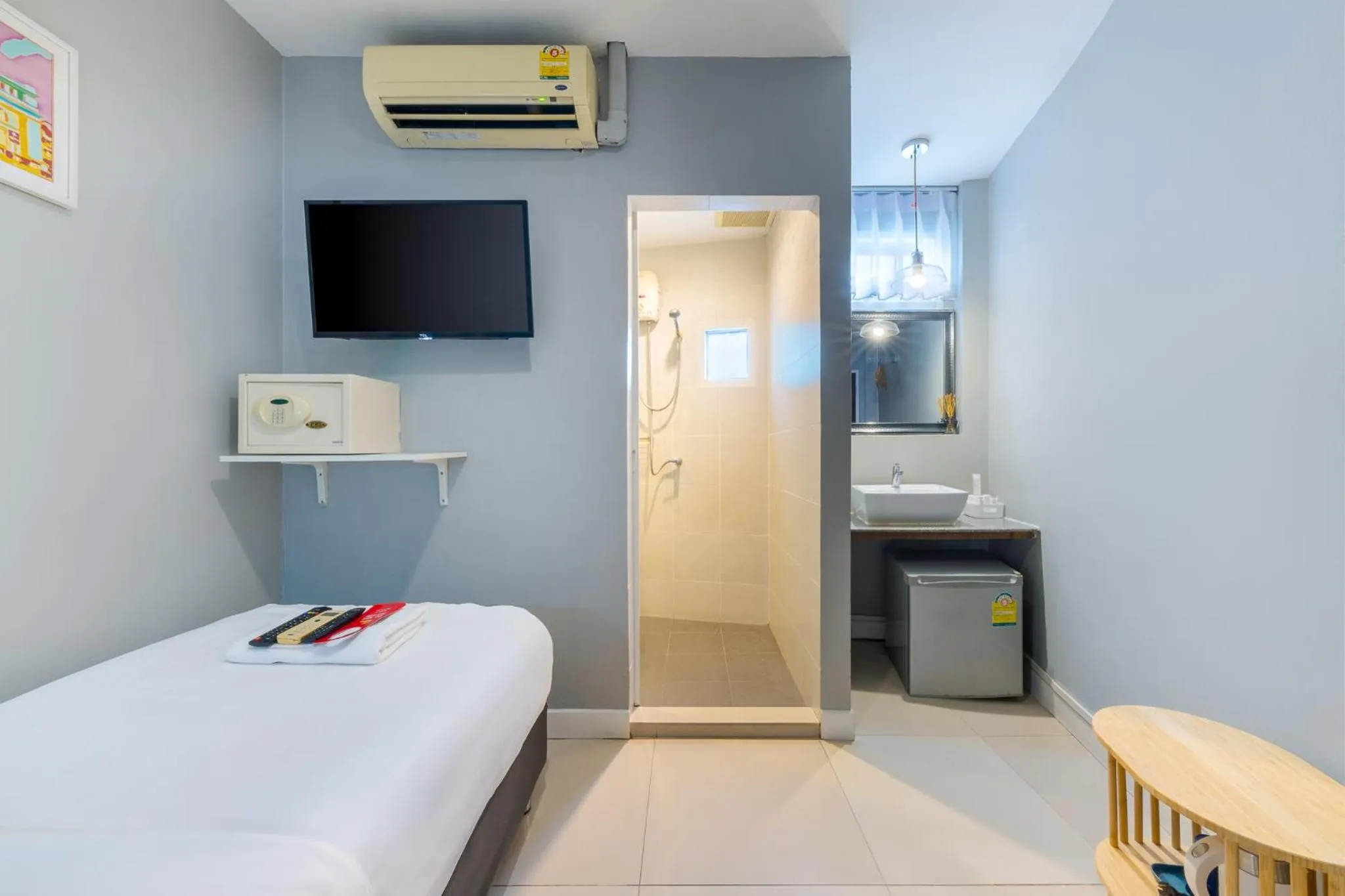 Guests, Bed in At Hua Lamphong Hotel