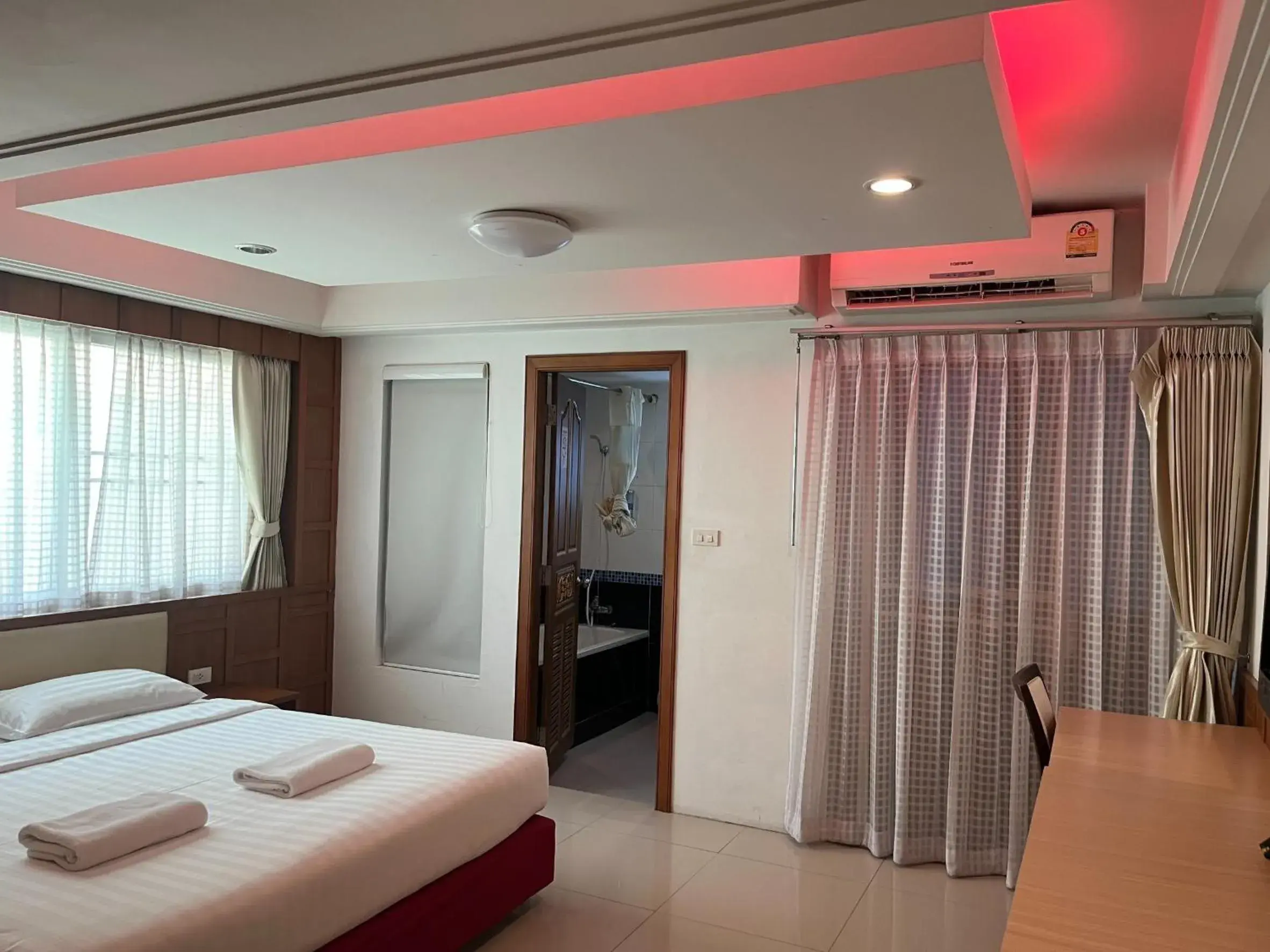 Deluxe Double Room - single occupancy in Gusto Pratunam Hotel Deluxe Double Room - single occupancy in Gusto Pratunam Hotel