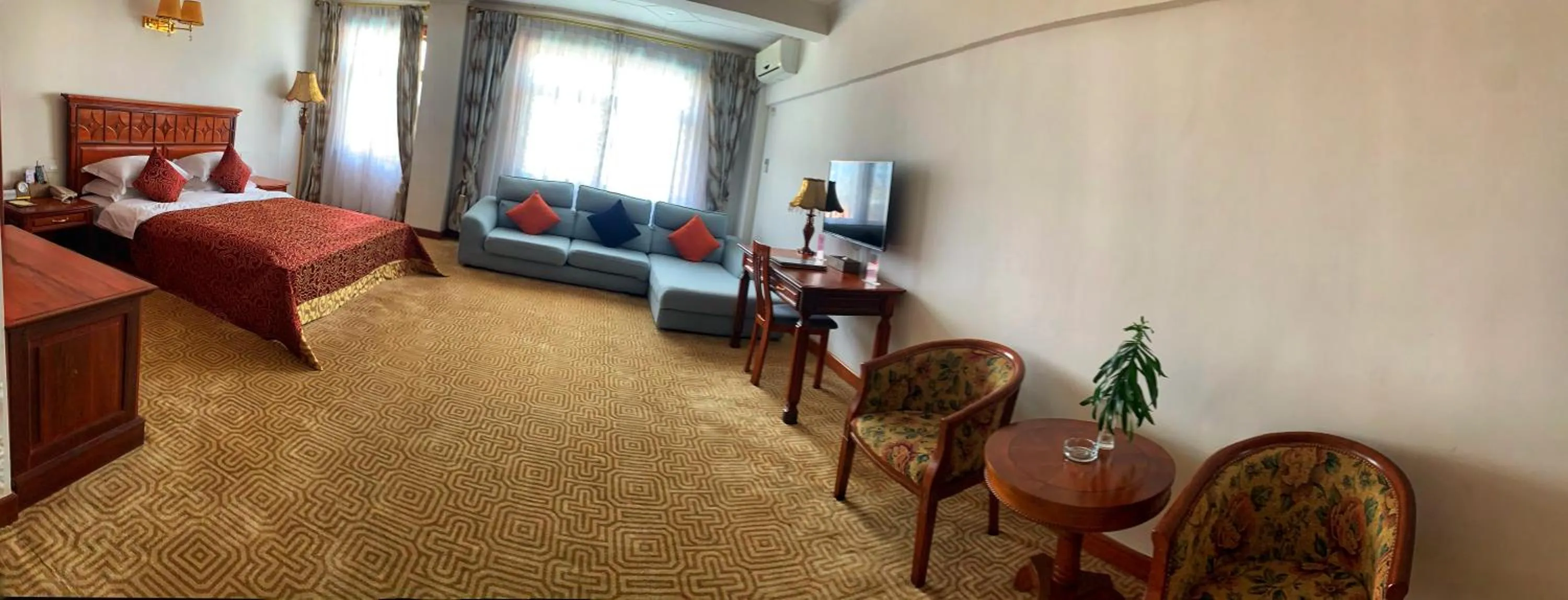 Photo of the whole room, Bed in Asia & Africa Hôtel