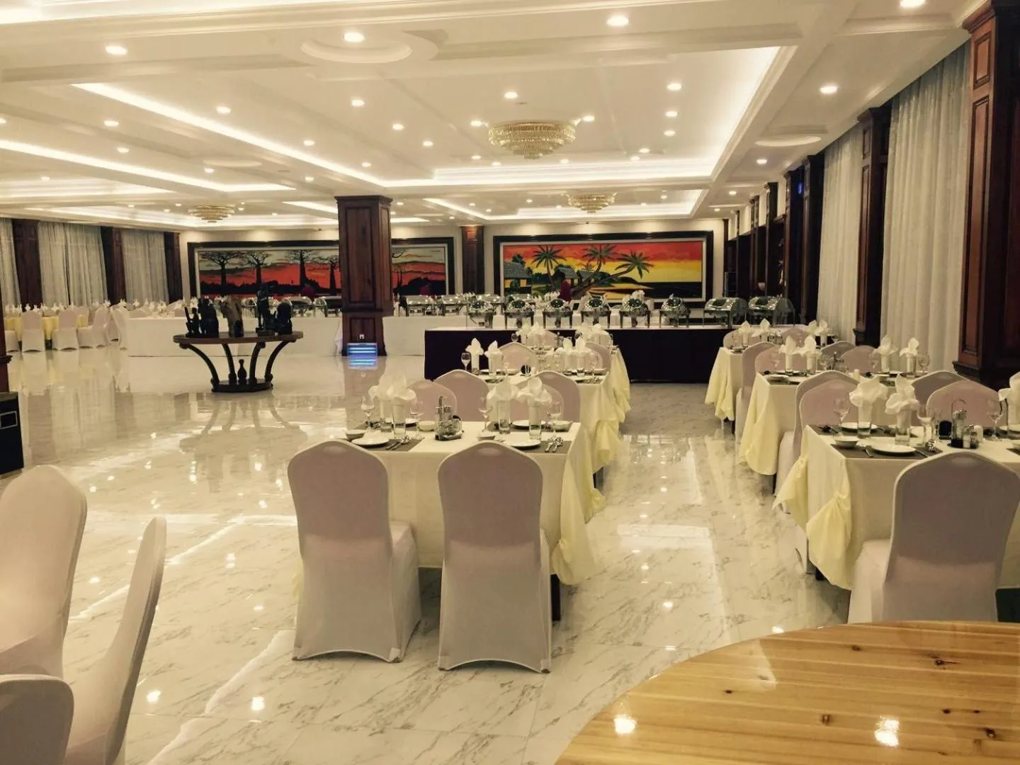 Restaurant/places to eat in Asia & Africa Hôtel