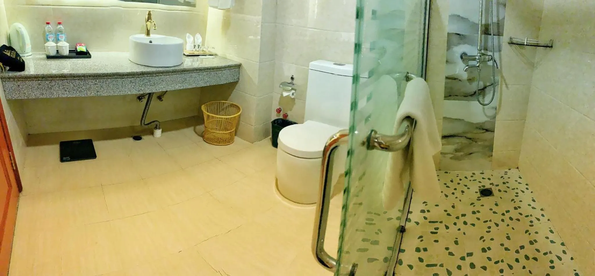 Bathroom in Asia & Africa Hôtel