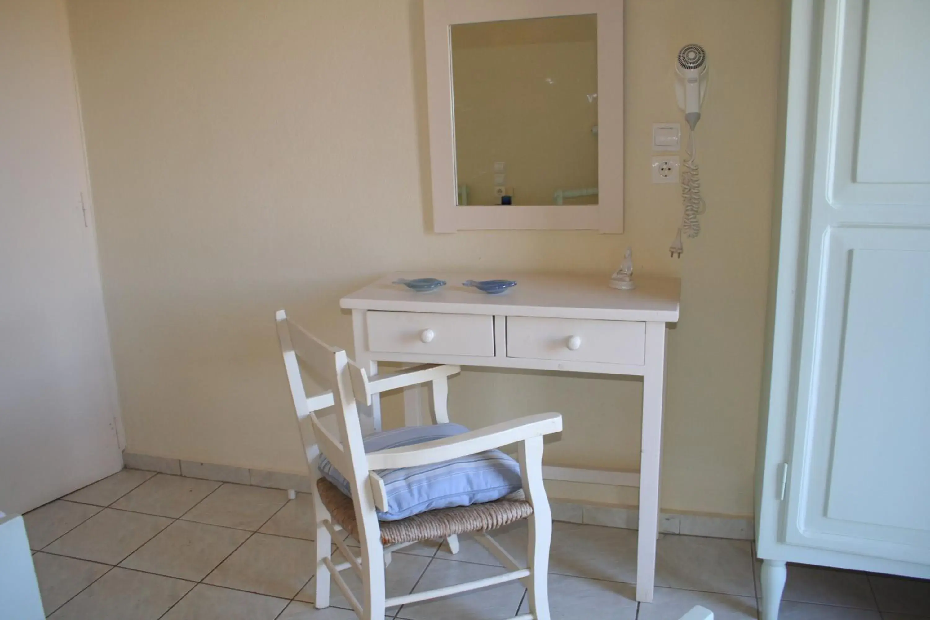 Photo of the whole room, Dining Area in Naiades Almiros Hotel Photo of the whole room, Dining Area in Naiades Almiros Hotel