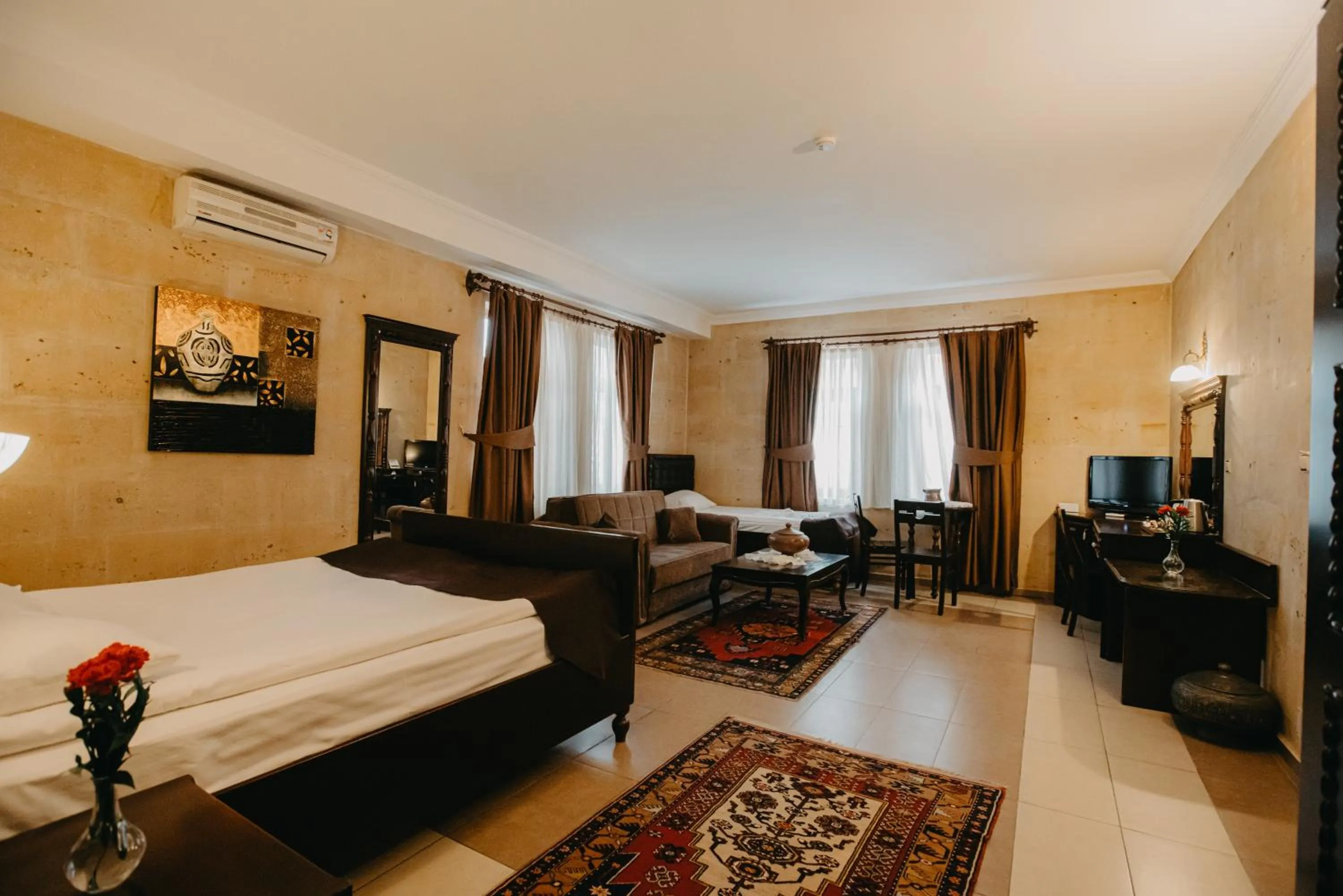 Photo of the whole room, Bed in Royal Stone Houses - Goreme