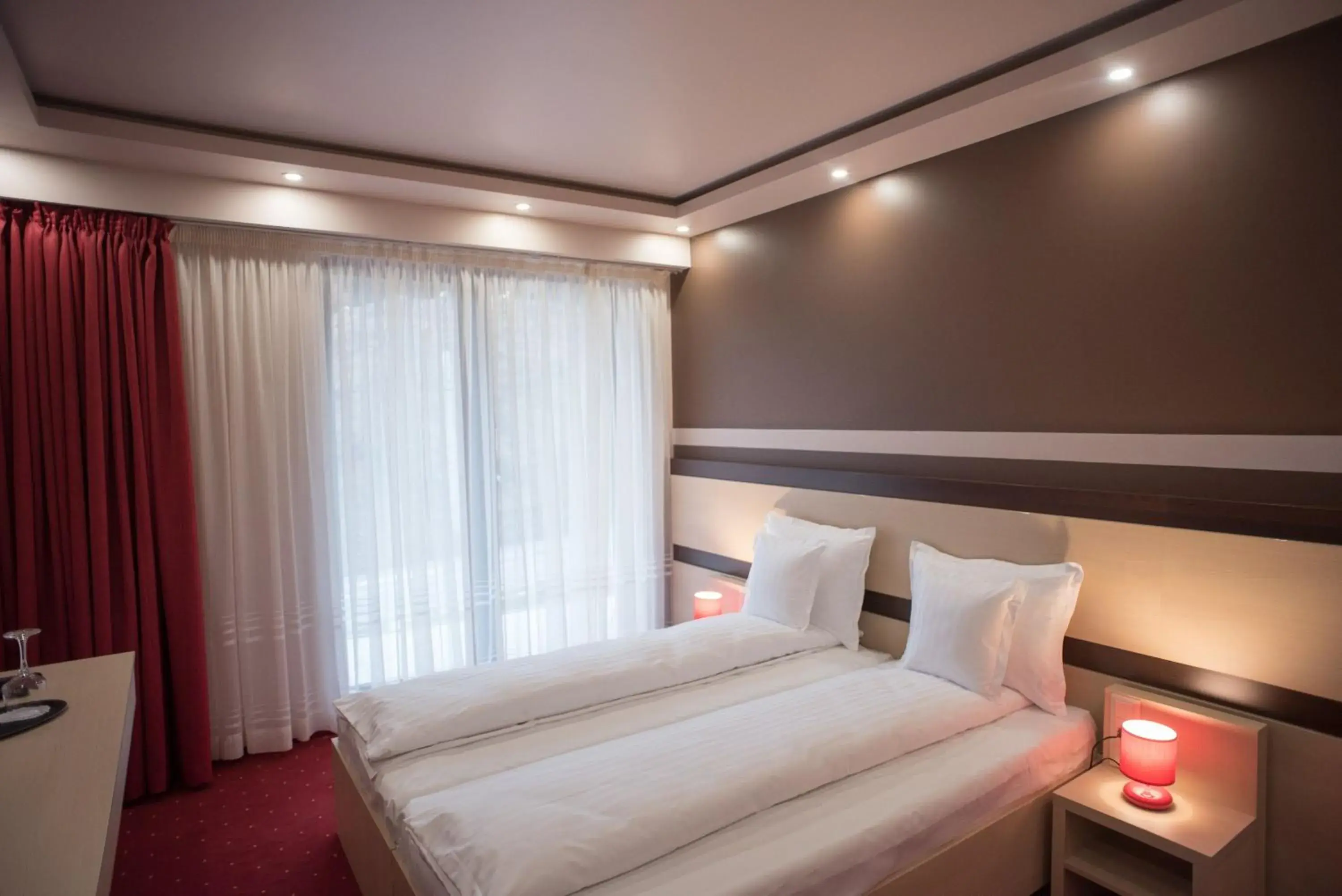 Double Room with Private Bathroom in Homorod Hotel Double Room with Private Bathroom in Homorod Hotel