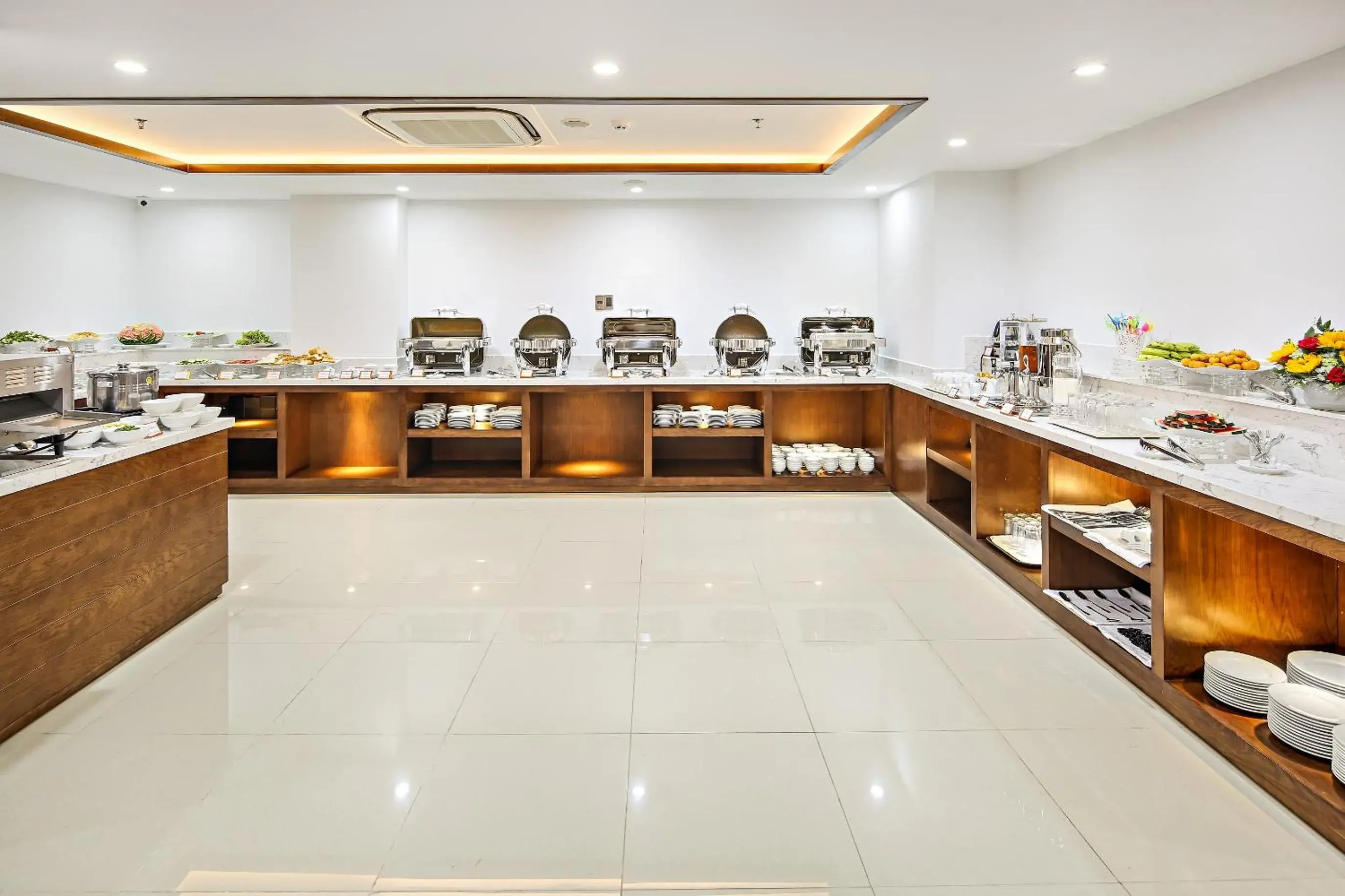 Restaurant/places to eat in Merry Hotel Restaurant/places to eat in Merry Hotel