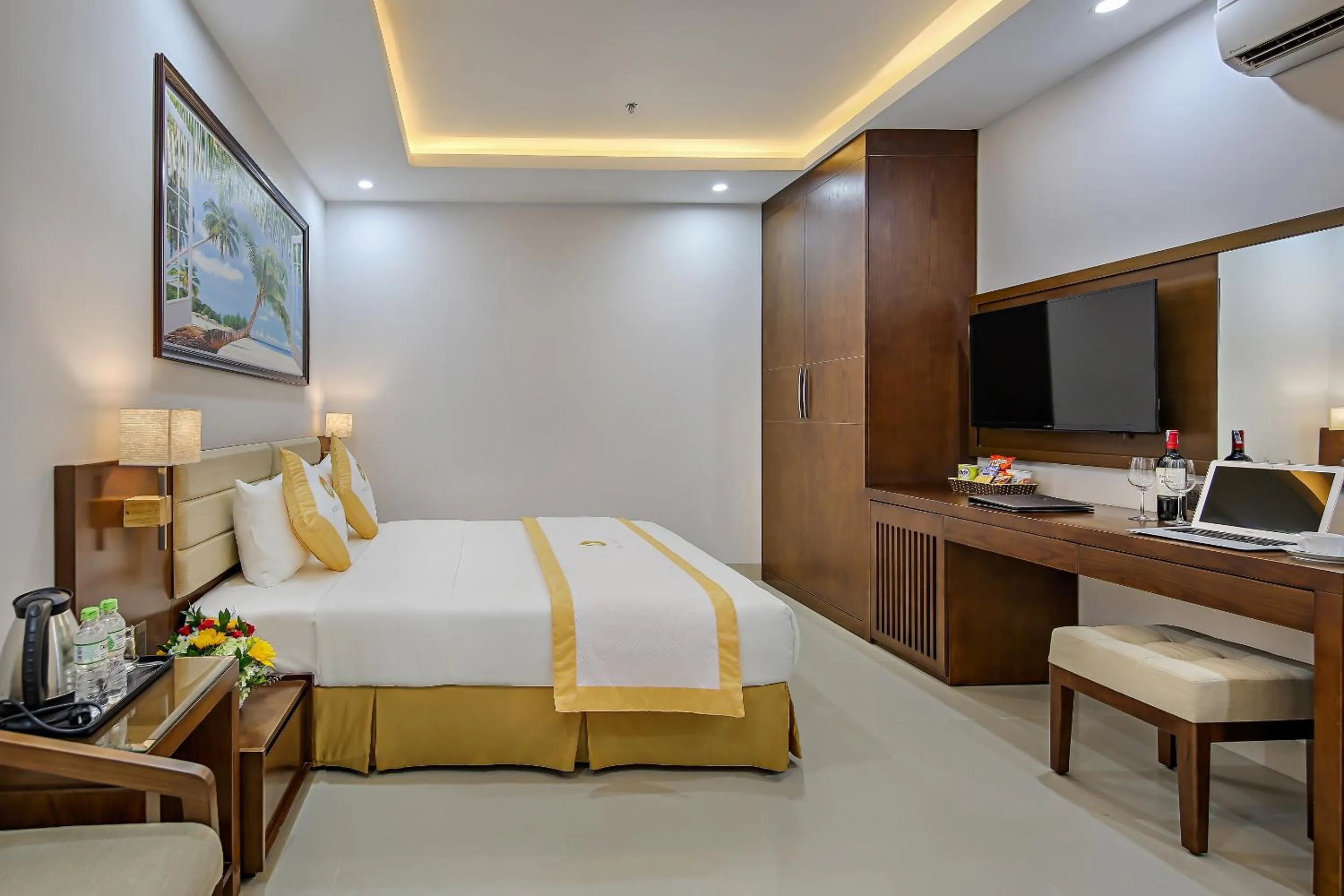 Photo of the whole room, Bed in Merry Hotel