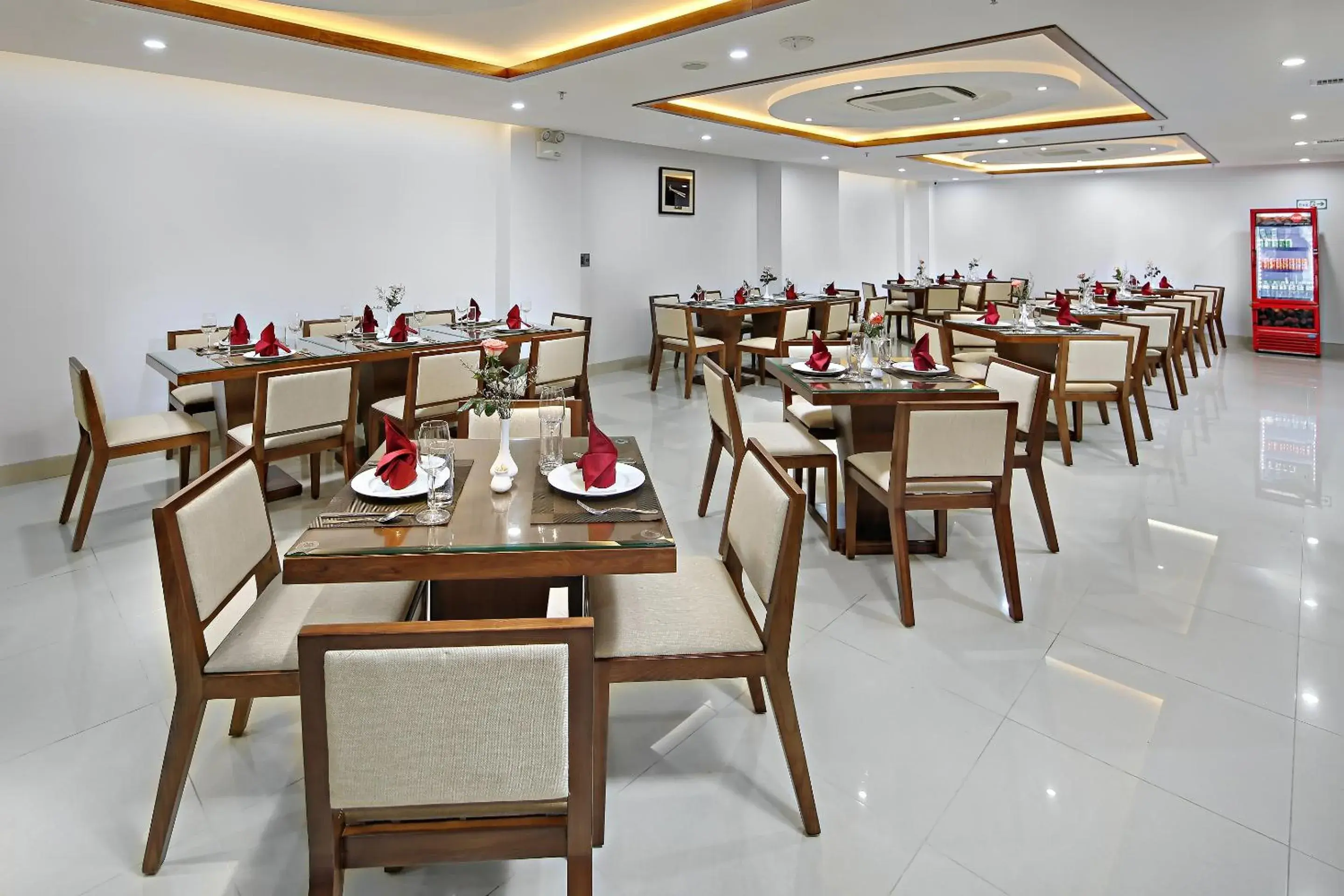 Restaurant/places to eat in Merry Hotel Restaurant/places to eat in Merry Hotel
