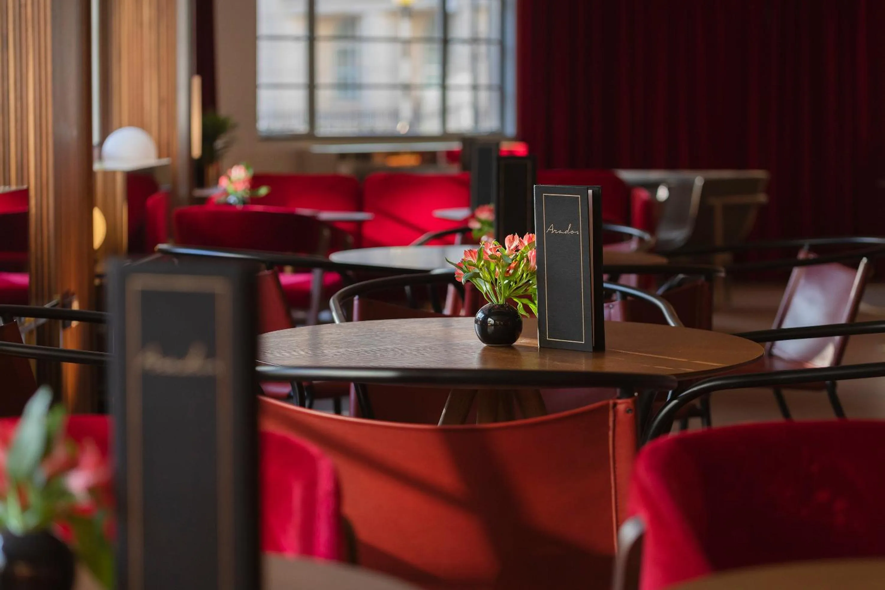 Lounge or bar in Meliá White House Hotel Apartments