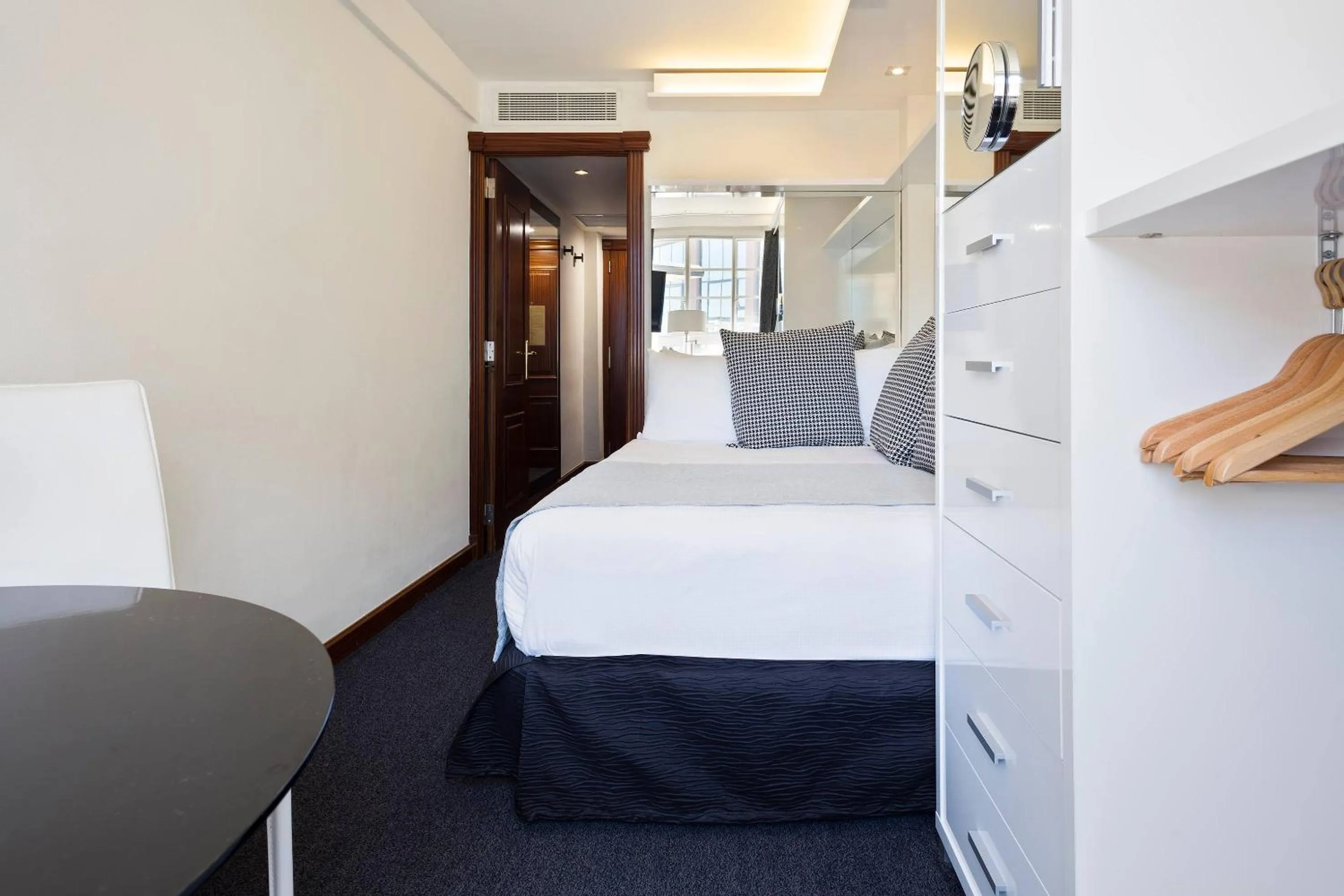 Bed in Meliá White House Apartments