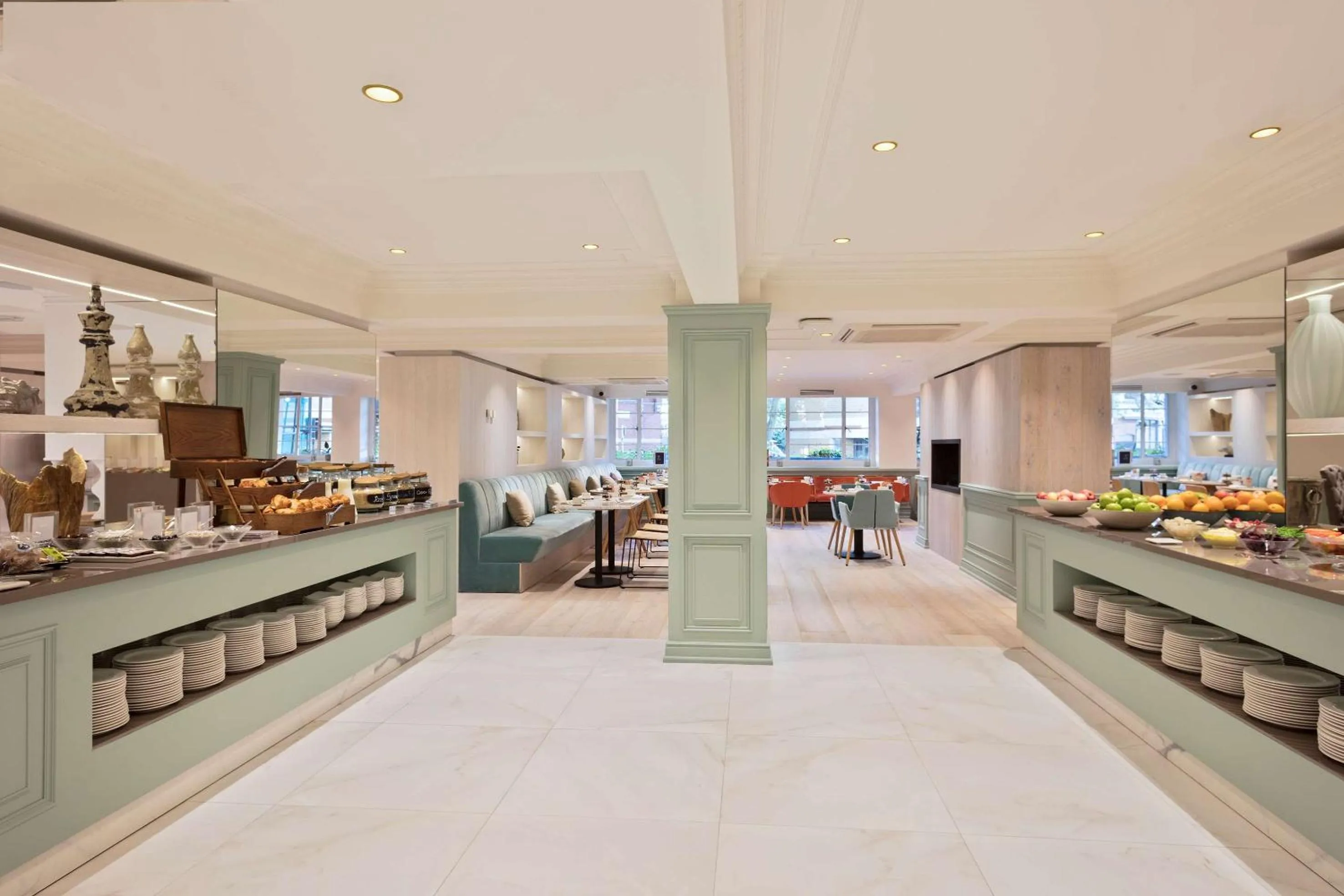 Lounge or bar in Meliá White House Hotel Apartments