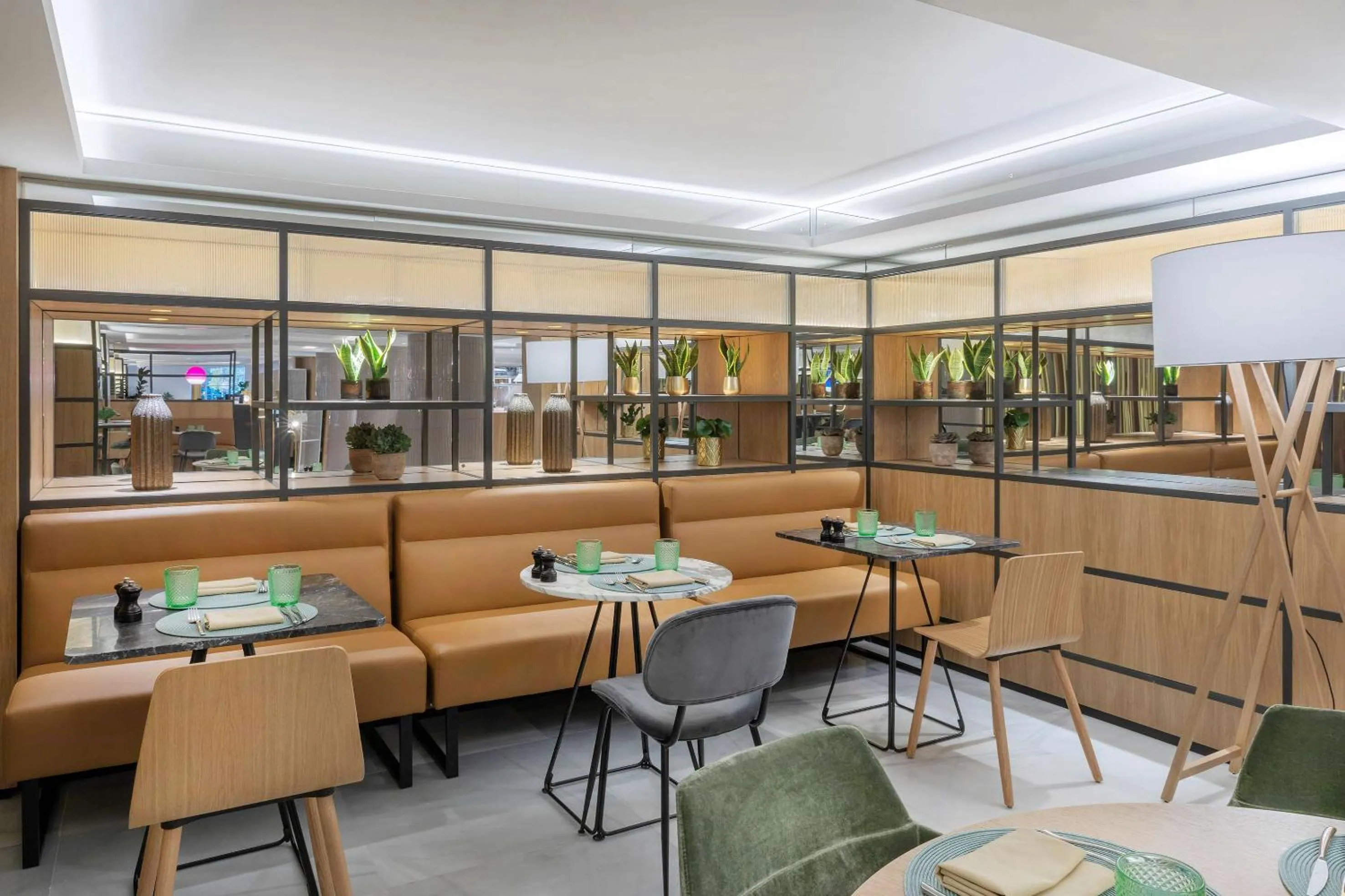 Restaurant/places to eat in Meliá White House Hotel Apartments