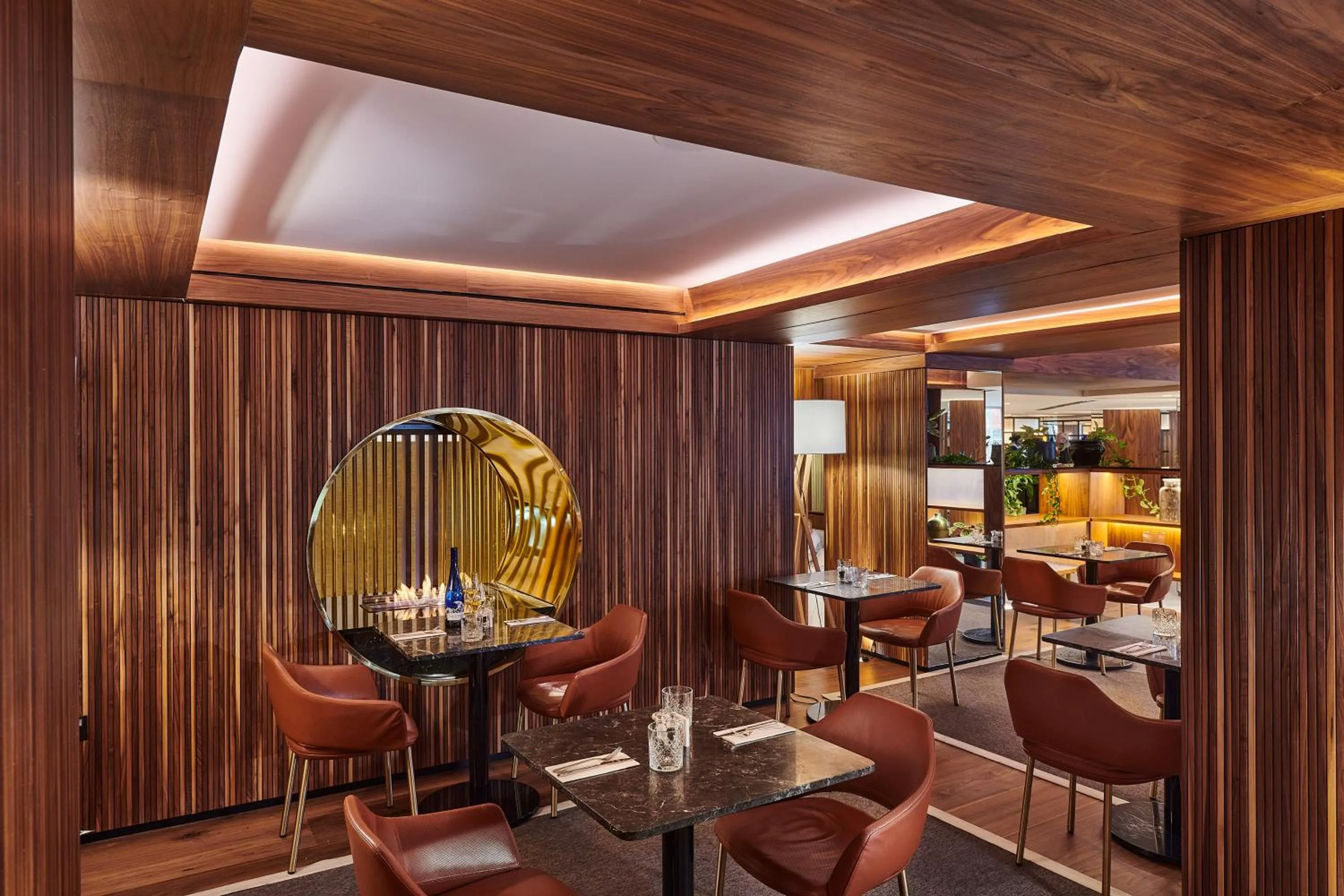 Restaurant/places to eat in Meliá White House Hotel Apartments