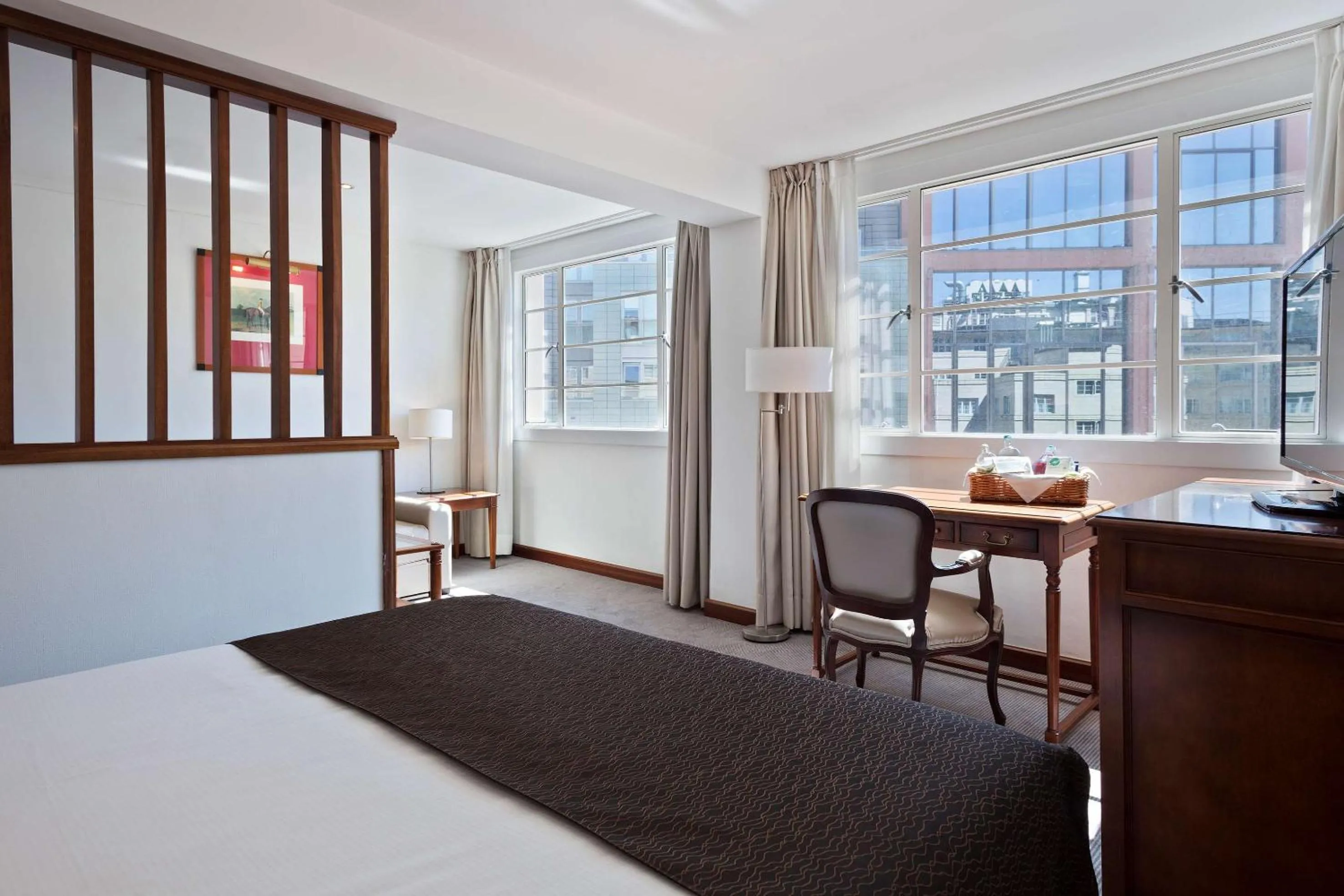 Photo of the whole room, Bed in Meliá White House Hotel Apartments