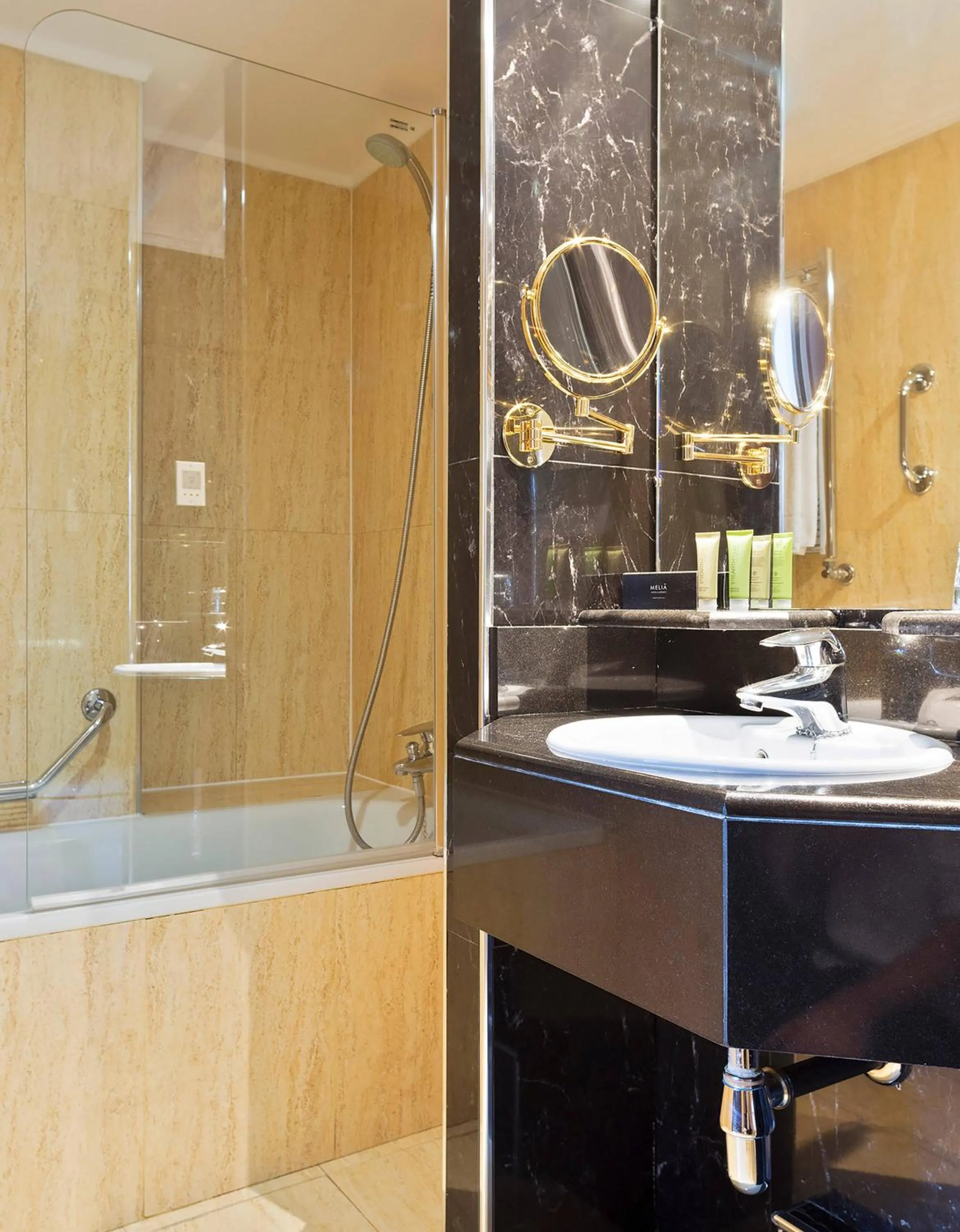 Bathroom in Meliá White House Apartments