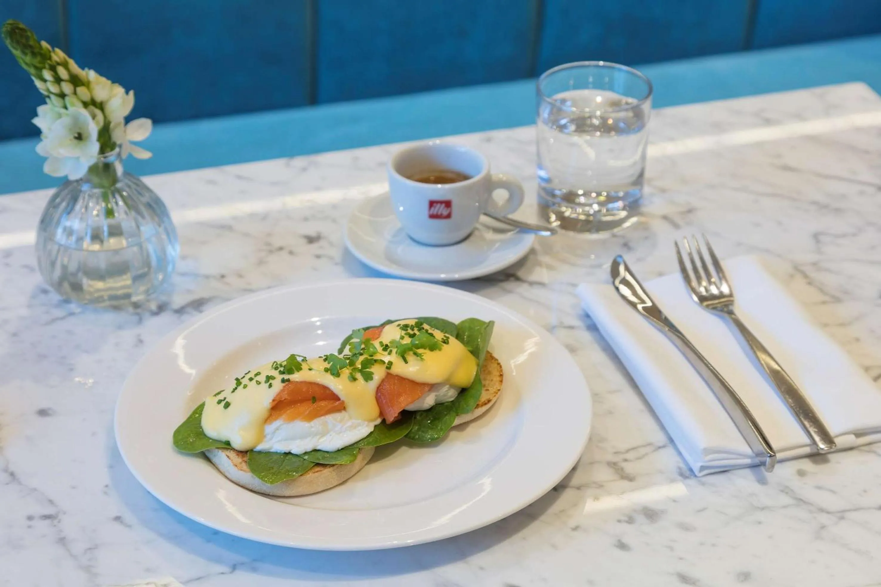 Lounge or bar in Meliá White House Hotel Apartments