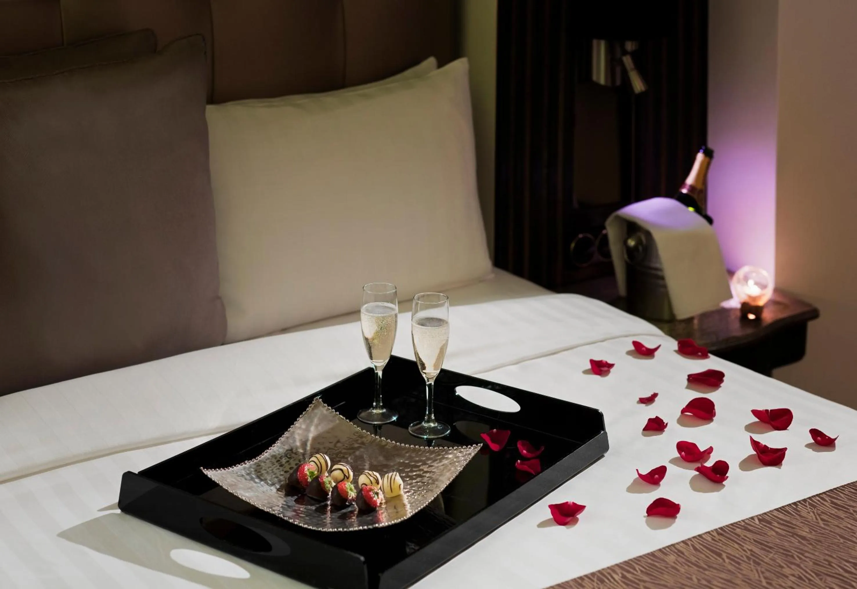 Meals, Bed in Meliá White House Hotel Apartments