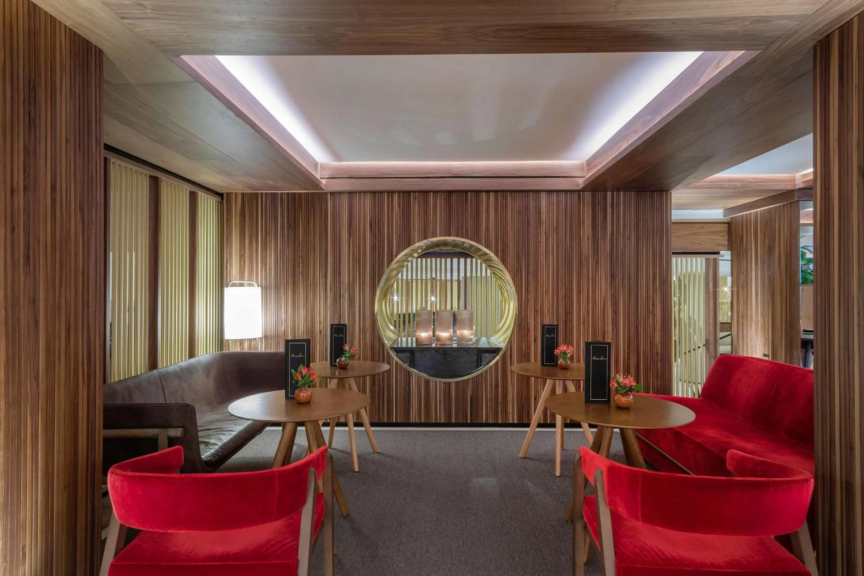 Lounge or bar in Meliá White House Hotel Apartments