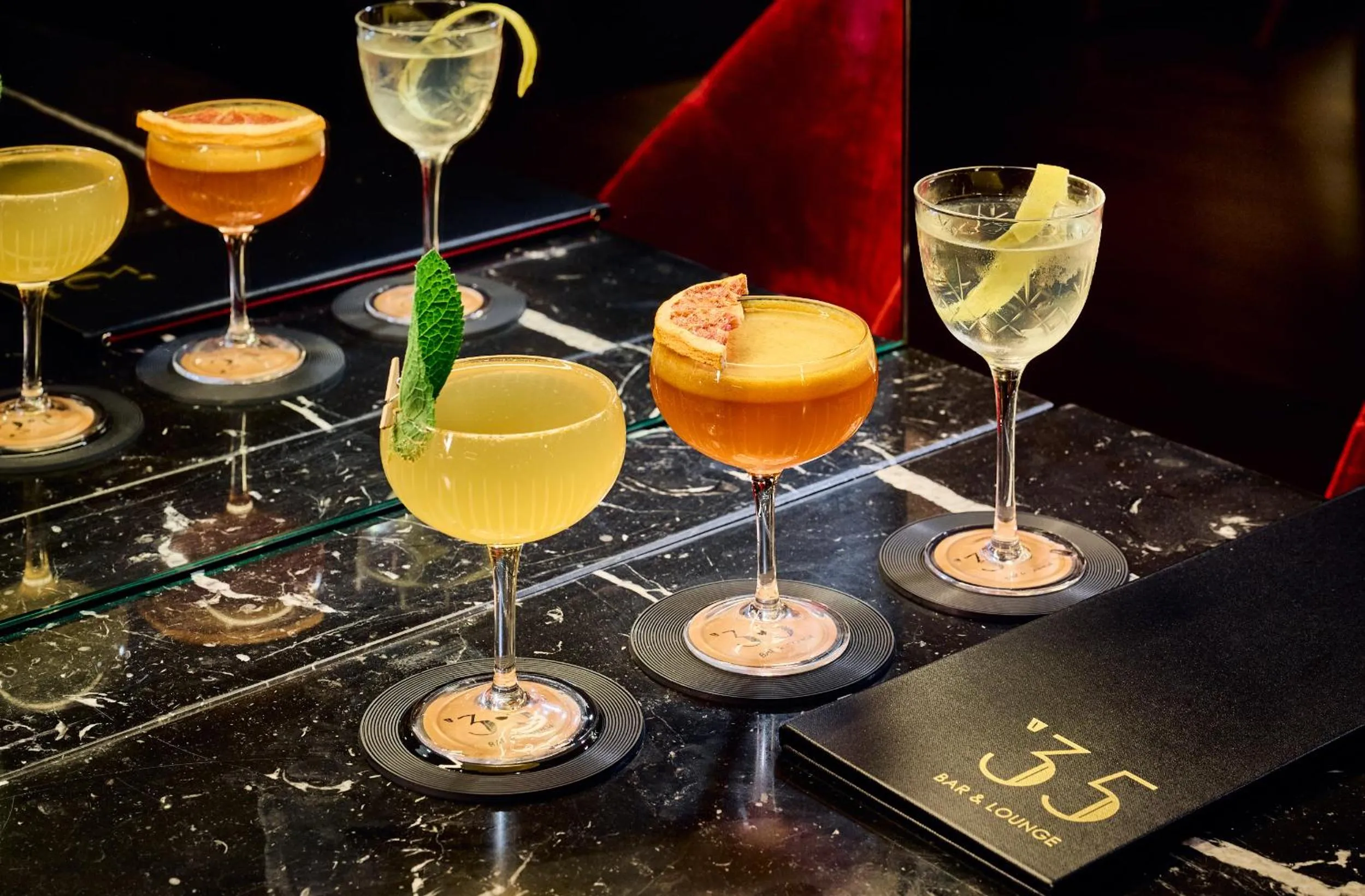 Restaurant/places to eat in Meliá White House Hotel Apartments