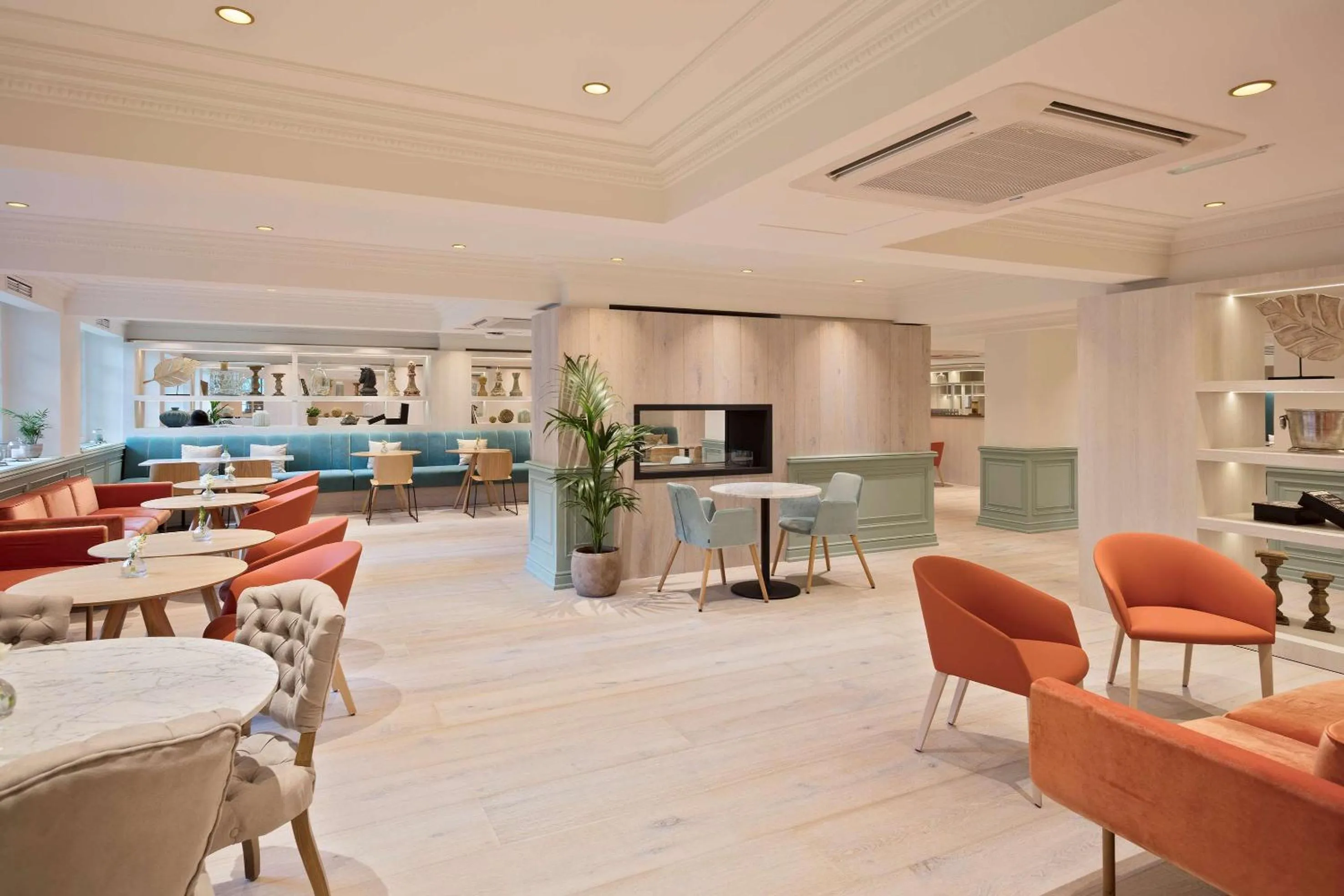 Lounge or bar in Meliá White House Hotel Apartments