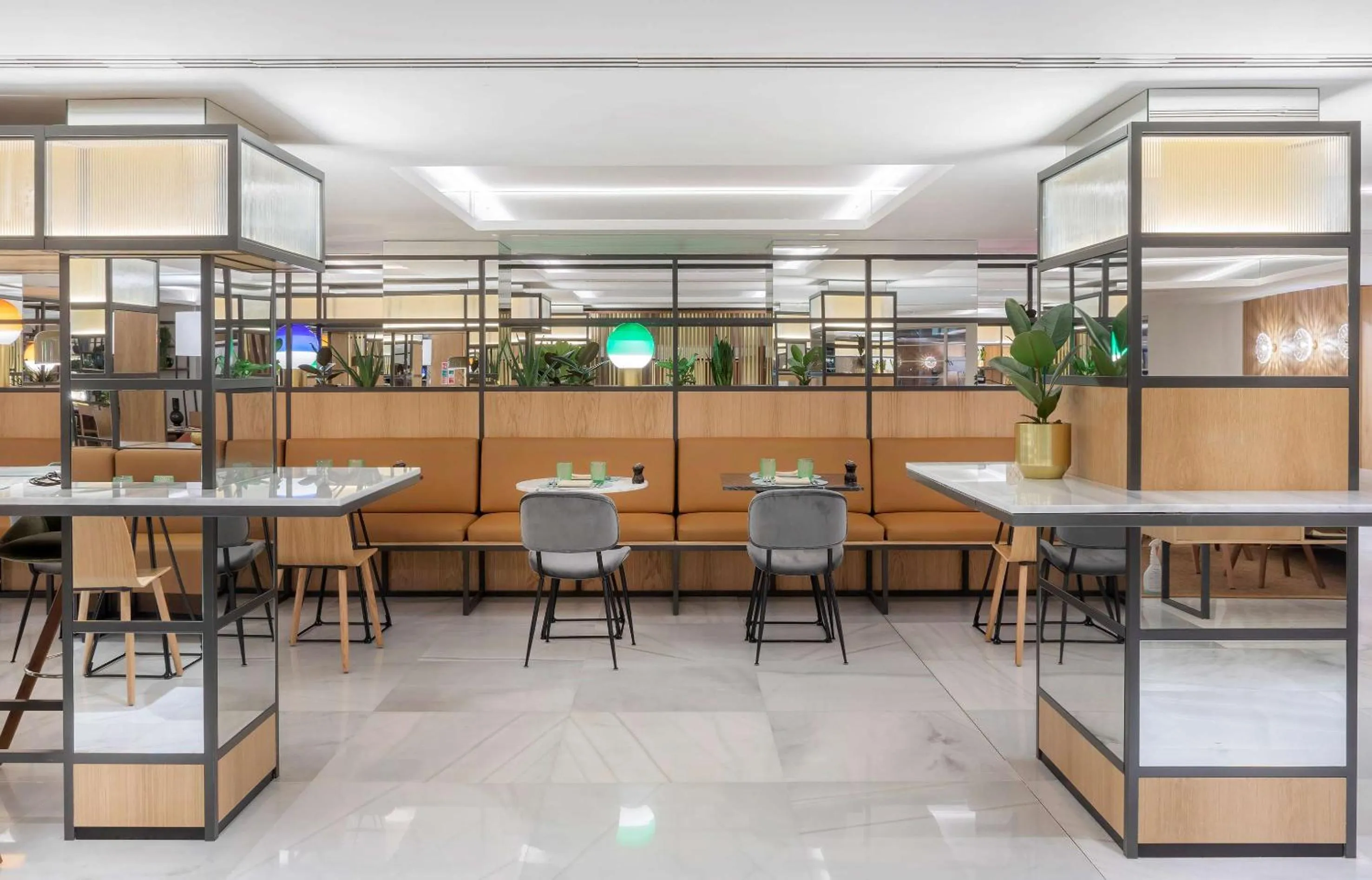 Restaurant/places to eat in Meliá White House Hotel Apartments