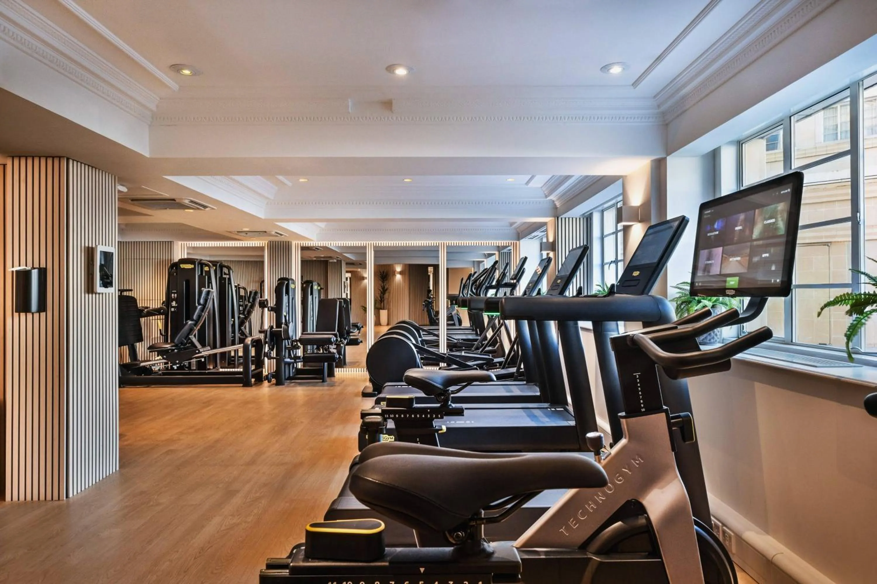 Fitness centre/facilities in Meliá White House Apartments