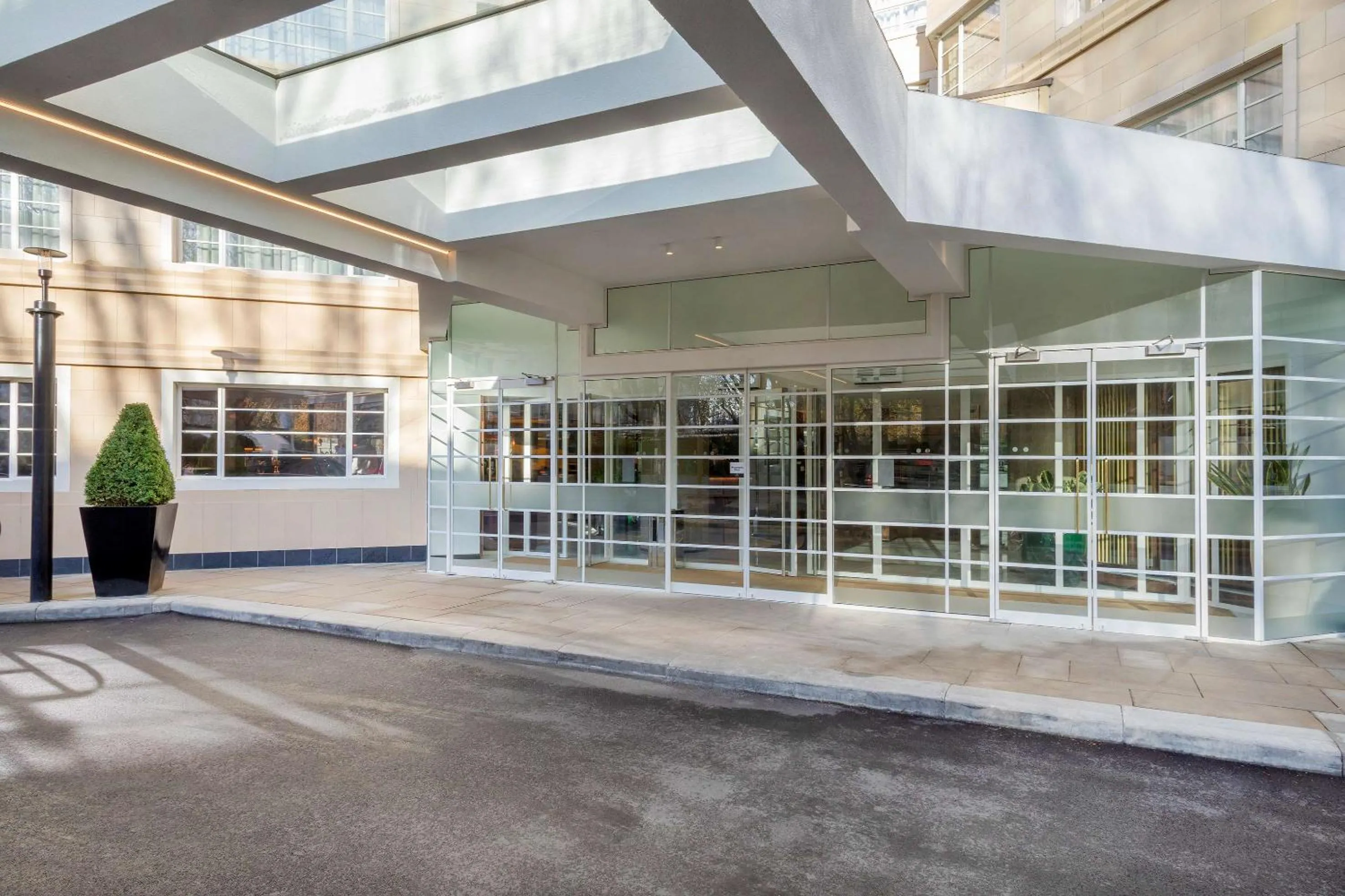 Property building in Meliá White House Hotel Apartments