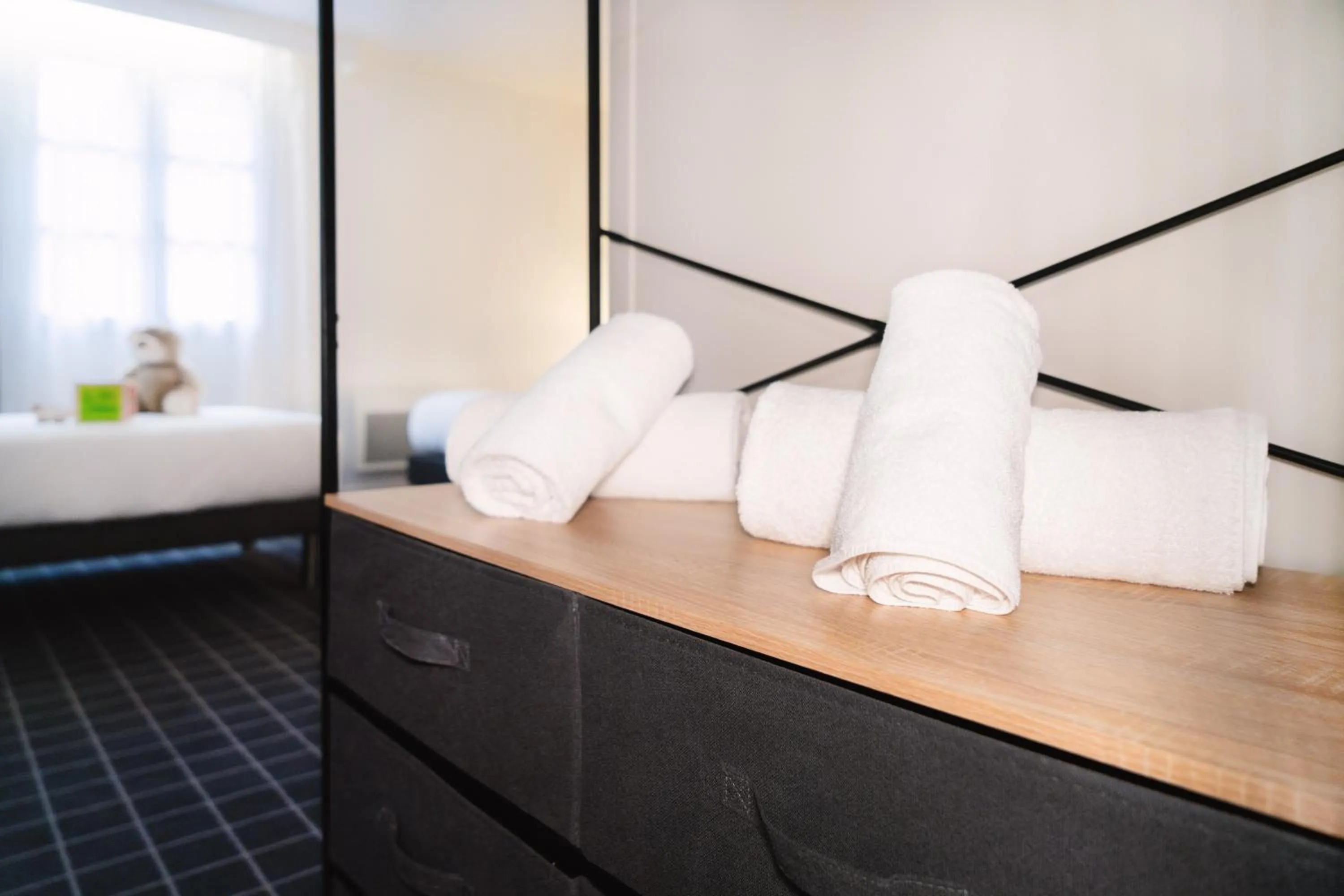 towels, Bed in Hôtel du Beffroi Gravelines Dunkerque