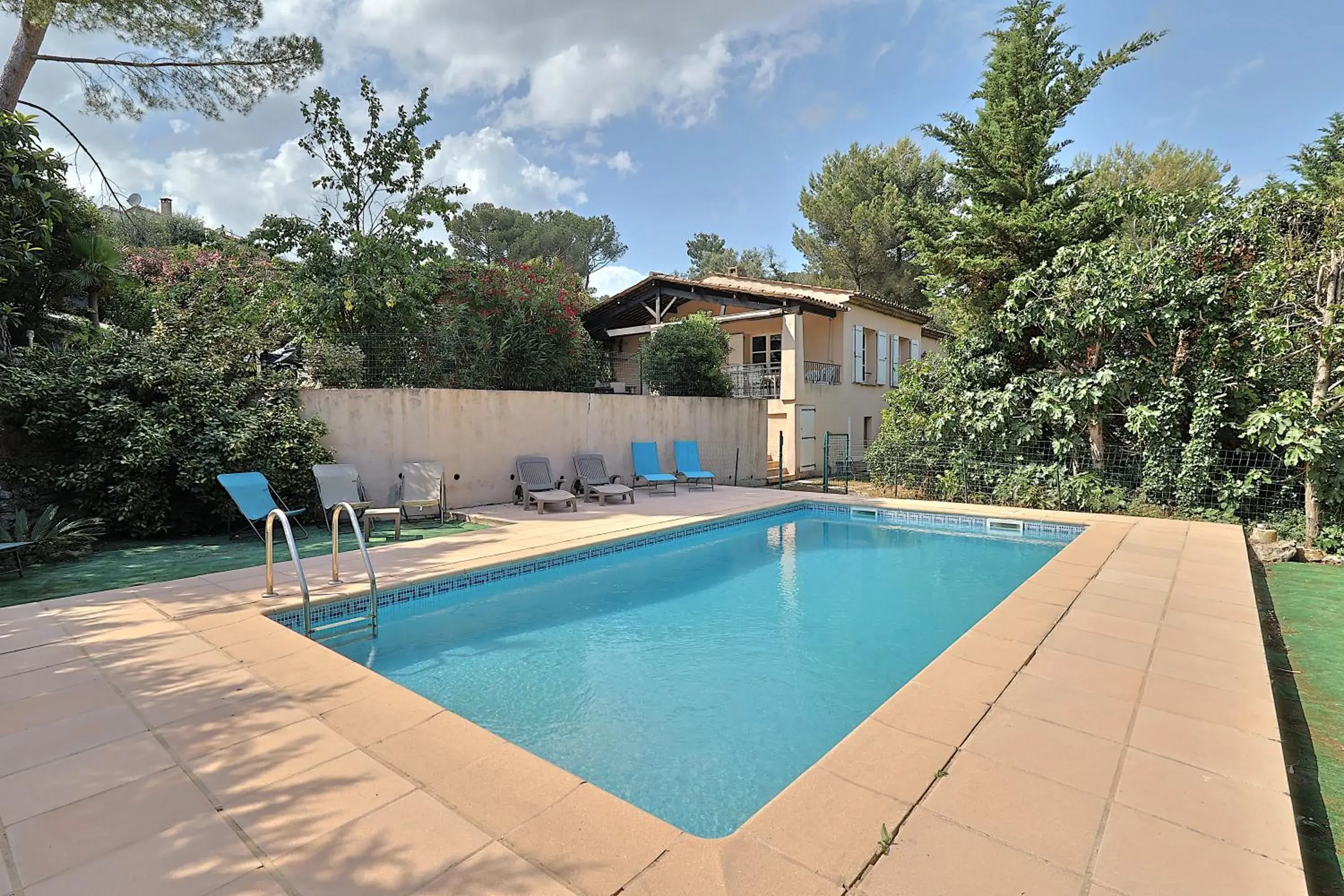 Villa climatisée de 195 m2 avec piscine privée Villa climatisée de 195 m2 avec piscine privée
