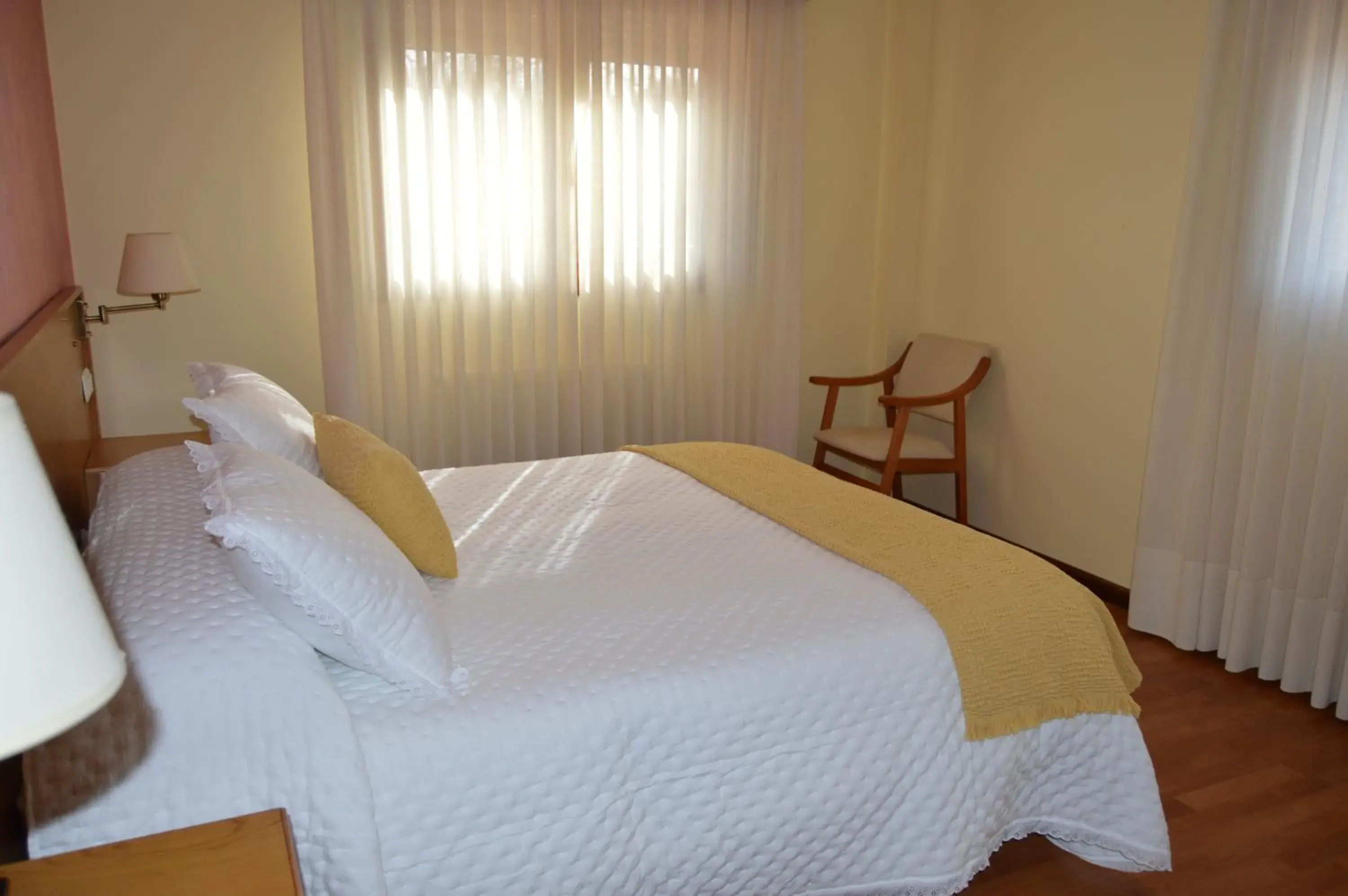 Double Room - single occupancy in Hotel Restaurante Val Double Room - single occupancy in Hotel Restaurante Val